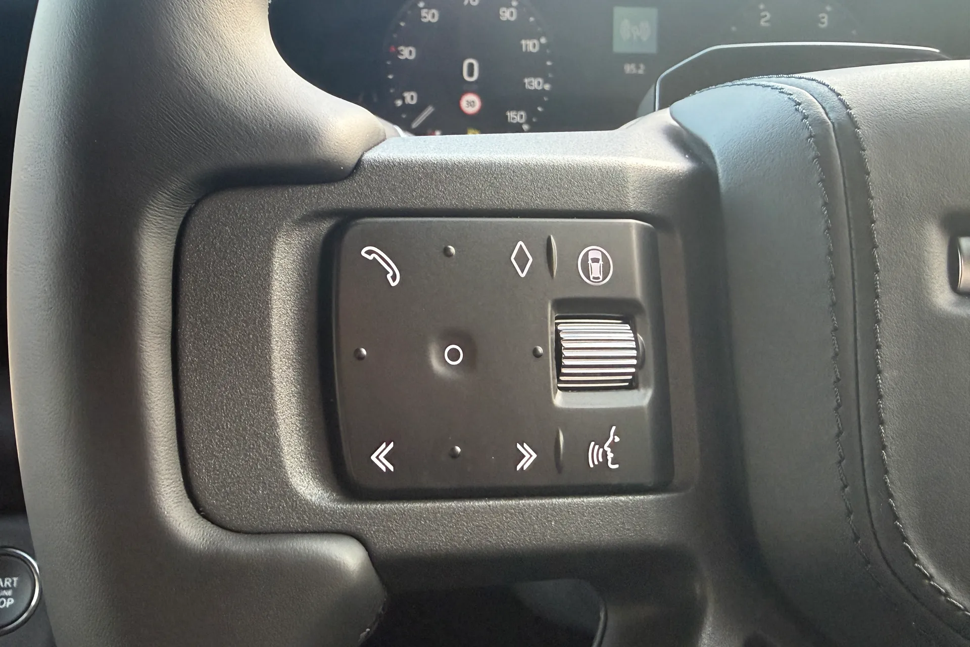 LAND ROVER Defender 90 thumbnail image number 30