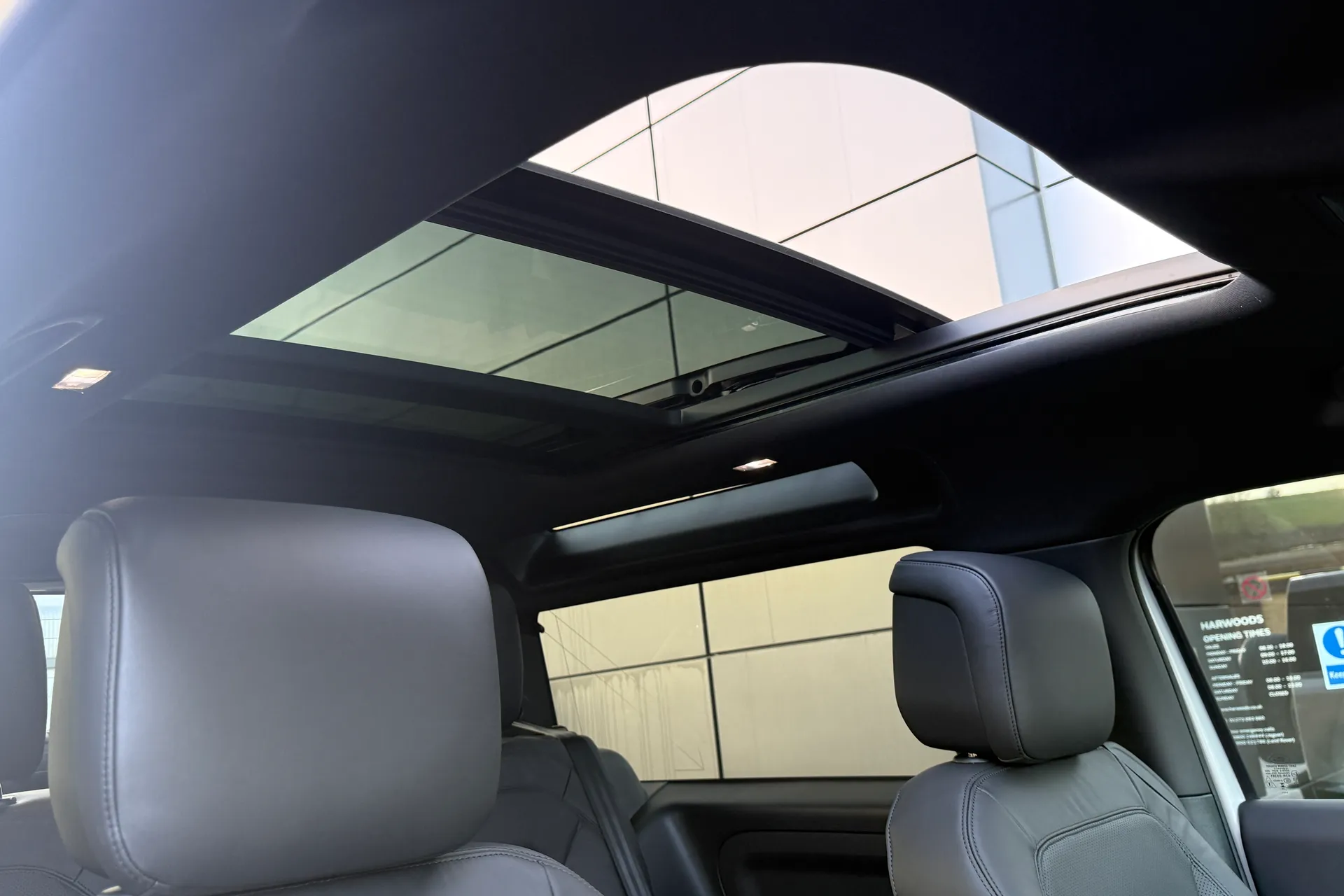 LAND ROVER Defender 90 thumbnail image number 10