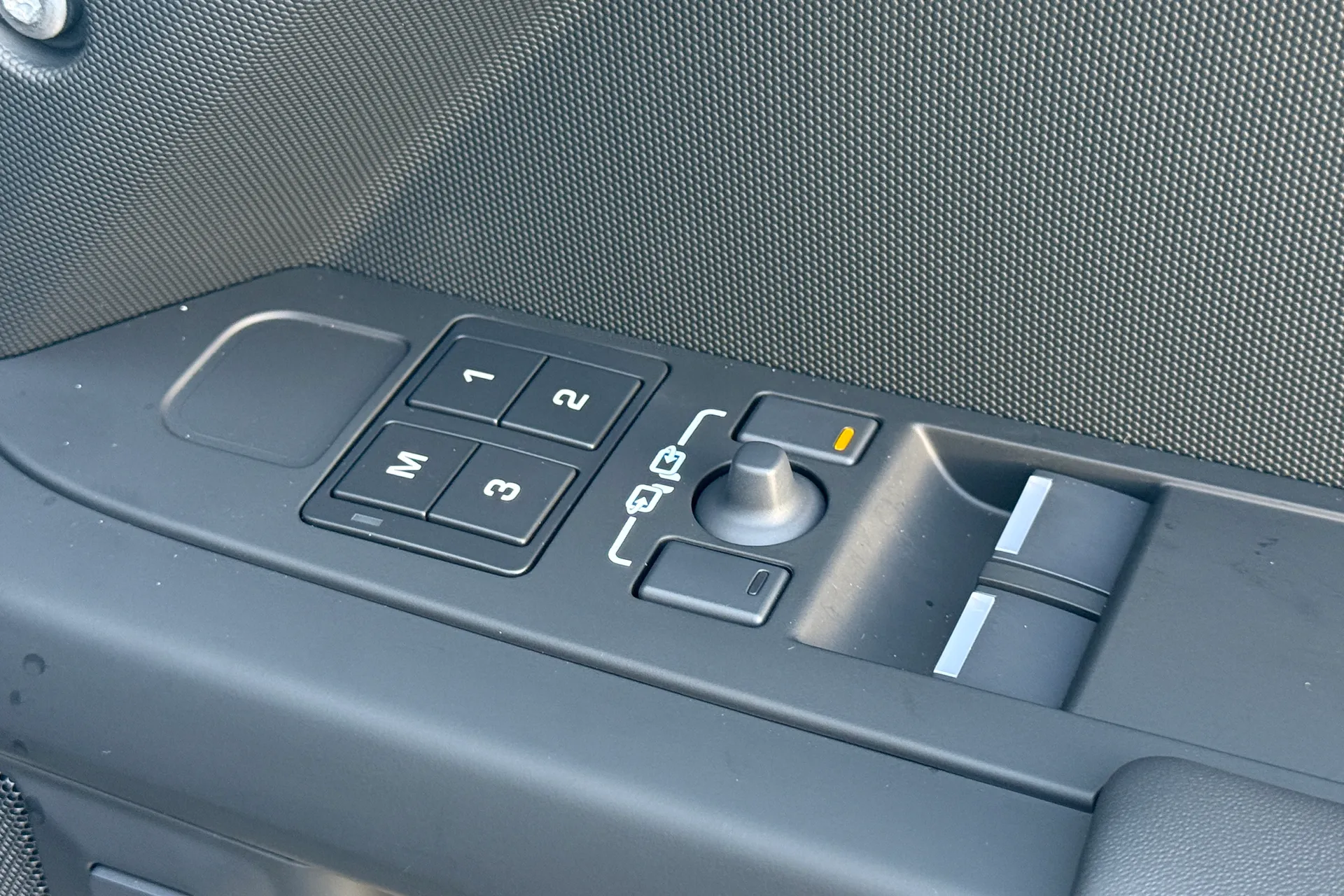 LAND ROVER Defender 90 thumbnail image number 50