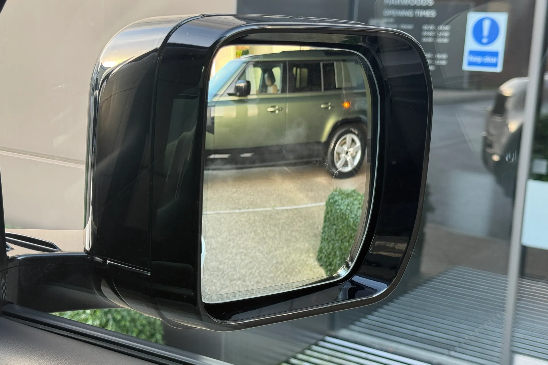 LAND ROVER Defender 90 thumbnail image number 13