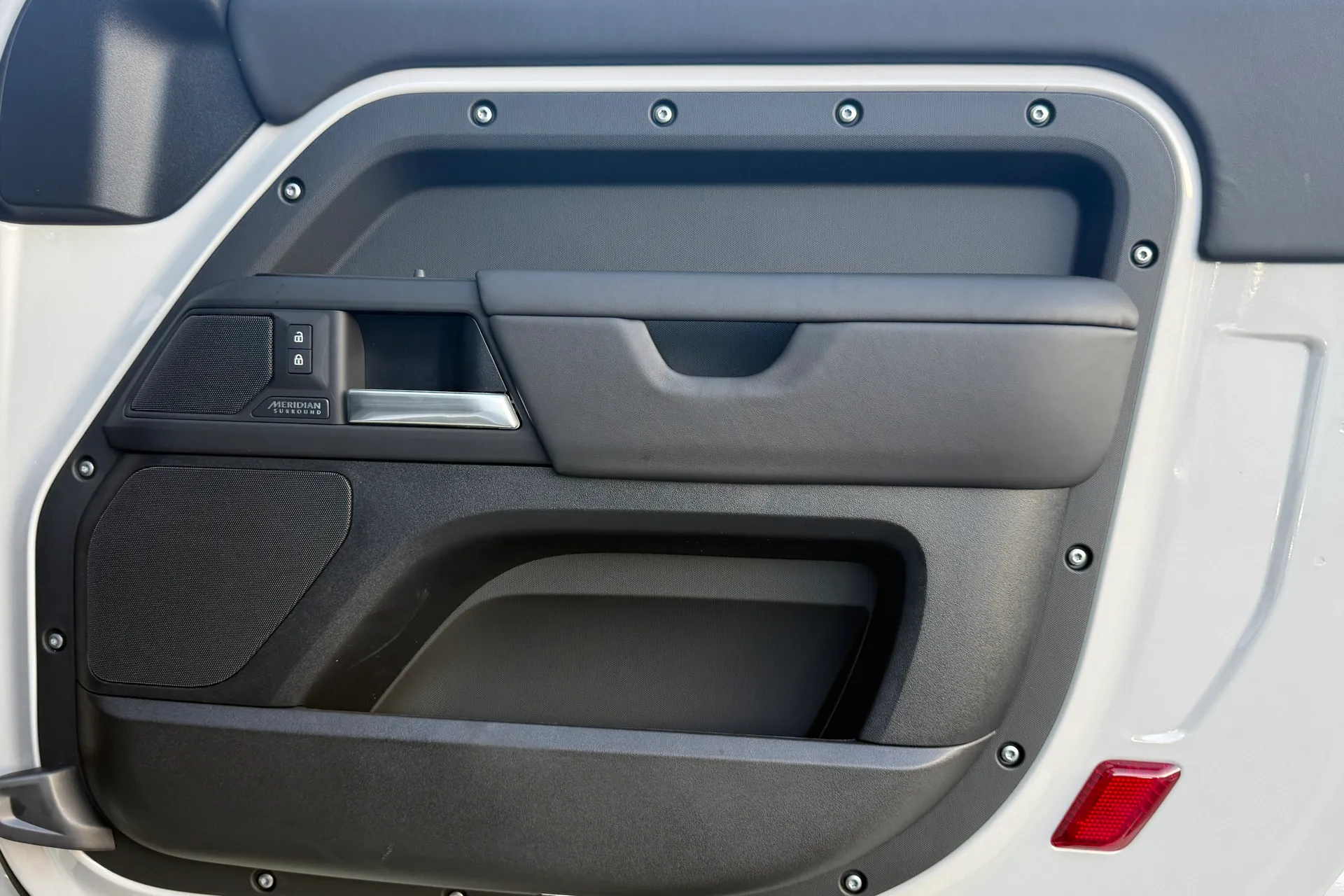 LAND ROVER Defender 90 thumbnail image number 21