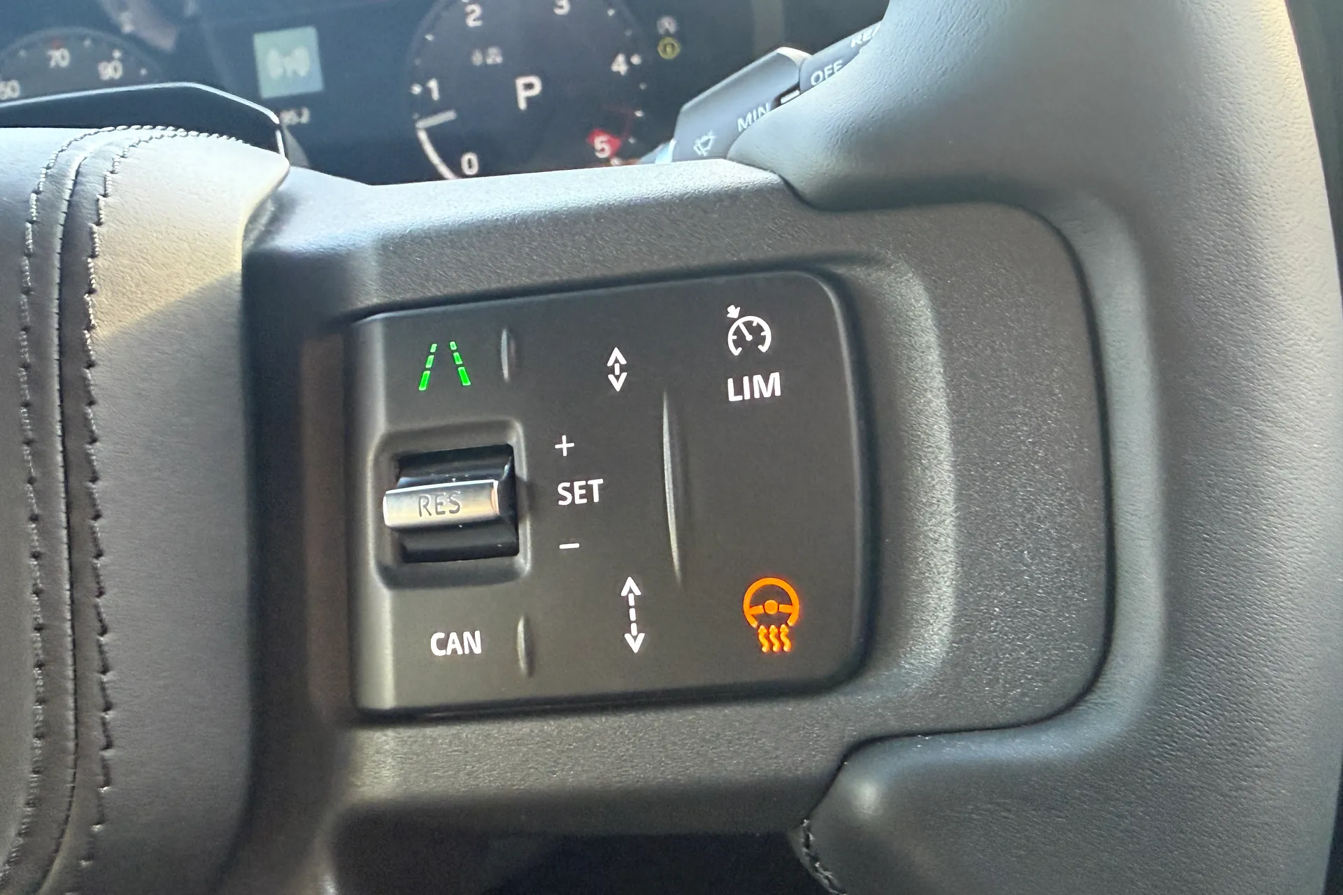 LAND ROVER Defender 90 thumbnail image number 32