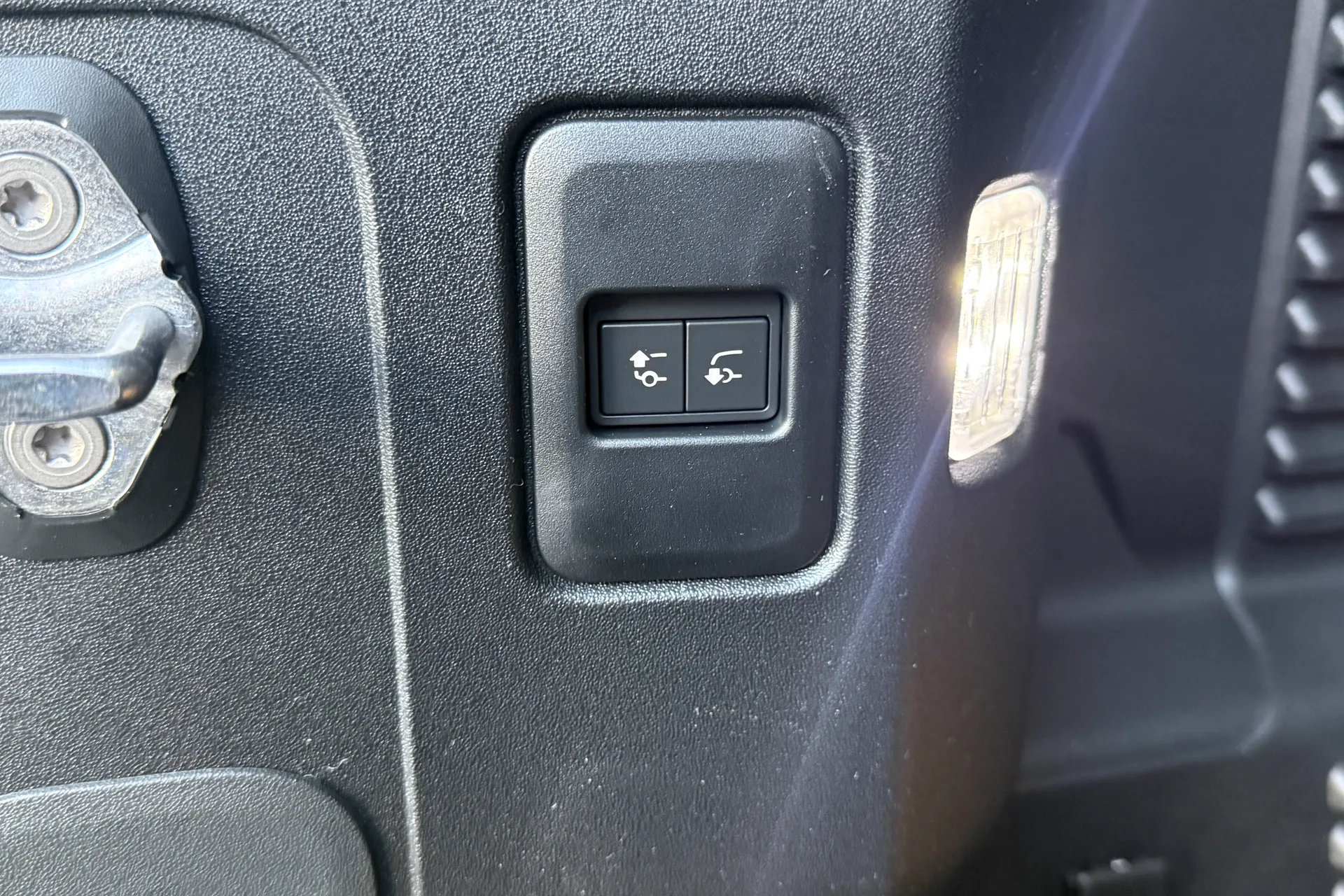 LAND ROVER Defender 90 thumbnail image number 48