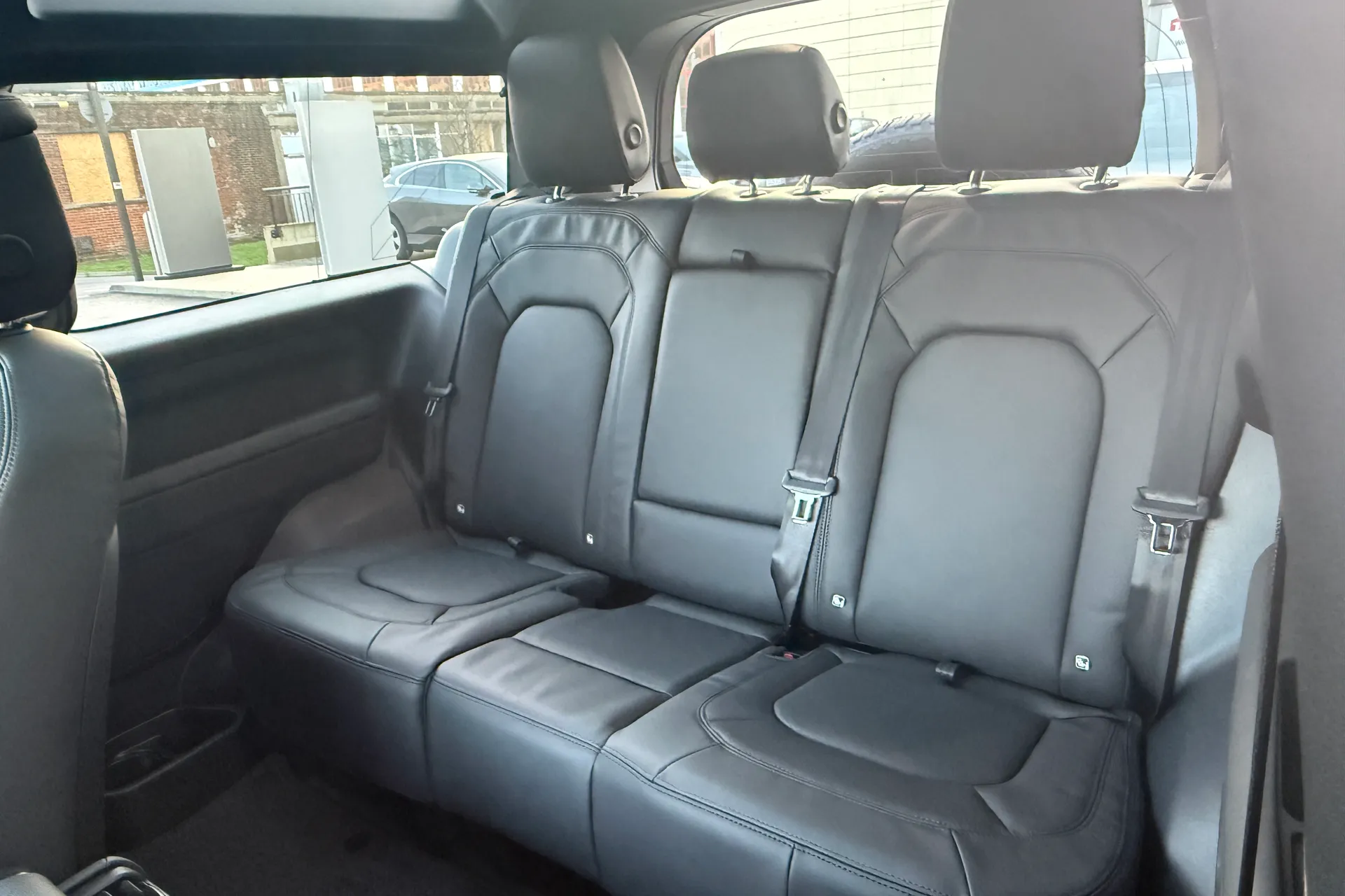 LAND ROVER Defender 90 thumbnail image number 39