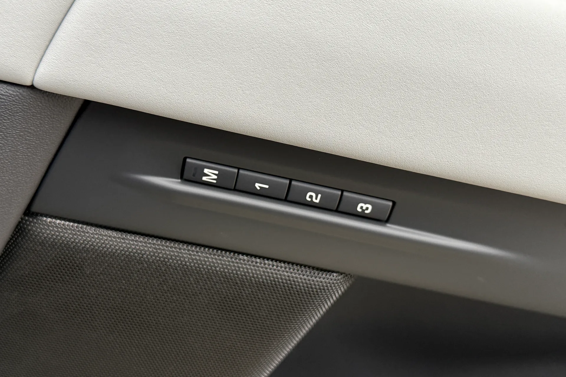 LAND ROVER RANGE ROVER EVOQUE thumbnail image number 19