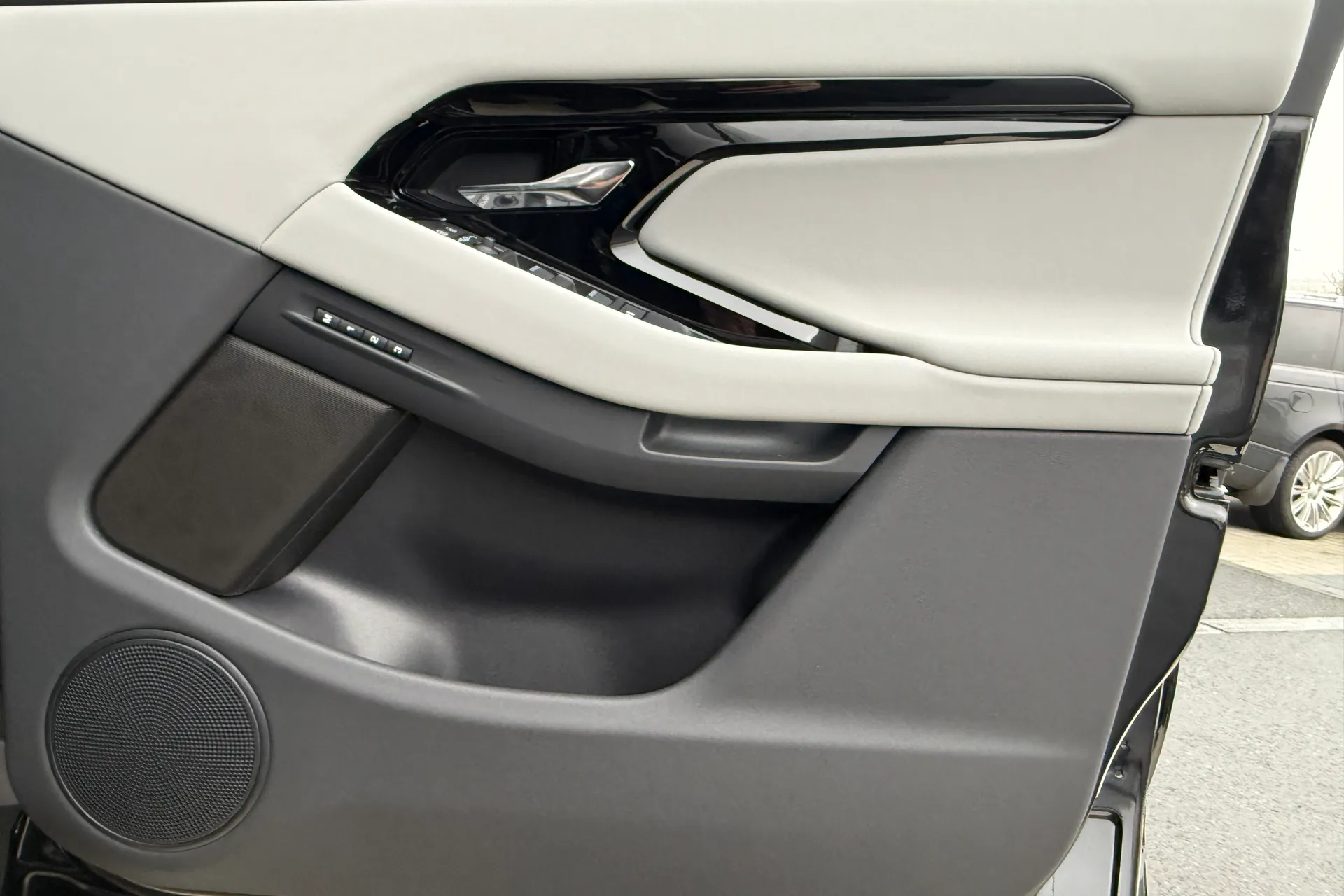 LAND ROVER RANGE ROVER EVOQUE thumbnail image number 18