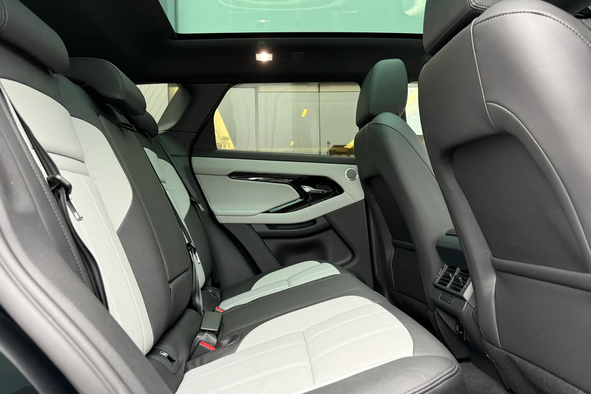 LAND ROVER RANGE ROVER EVOQUE thumbnail image number 38