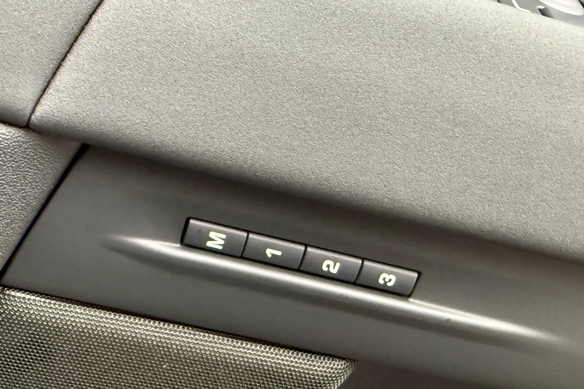 LAND ROVER RANGE ROVER EVOQUE thumbnail image number 19