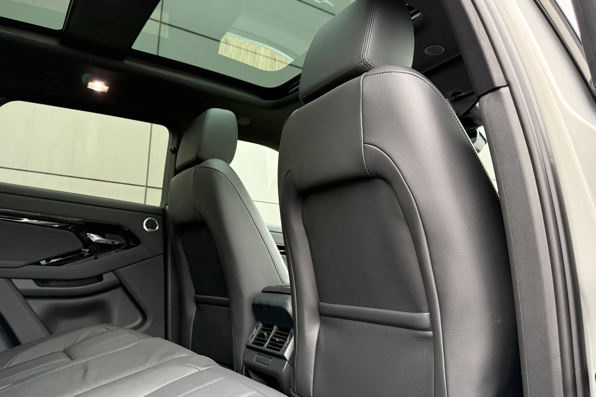 LAND ROVER RANGE ROVER EVOQUE thumbnail image number 38