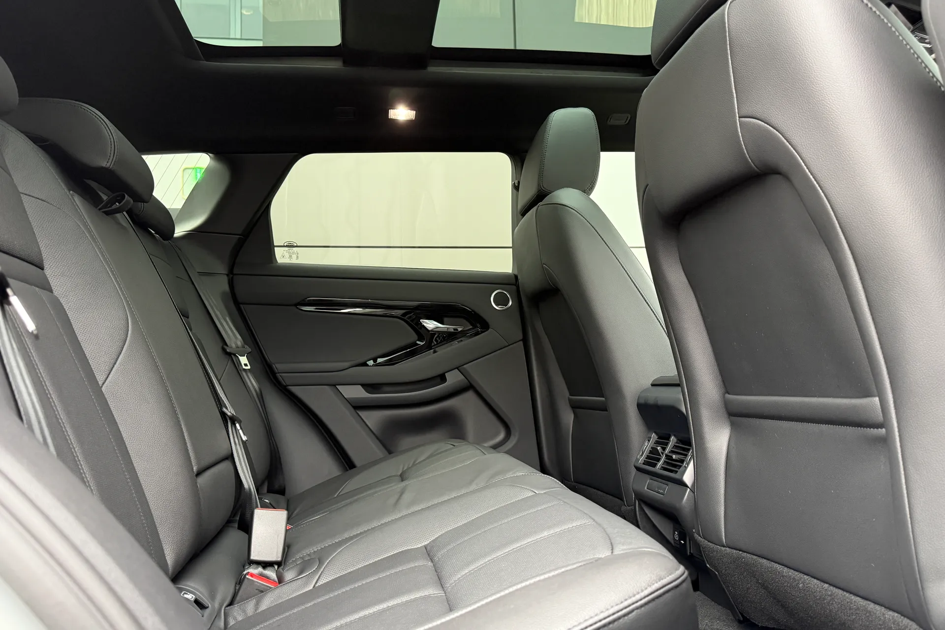 LAND ROVER RANGE ROVER EVOQUE thumbnail image number 37