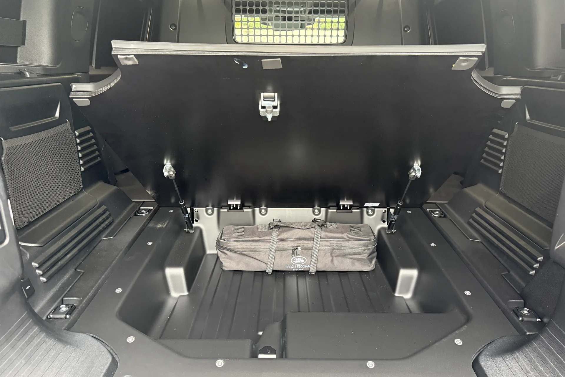 LAND ROVER Defender 110 thumbnail image number 47