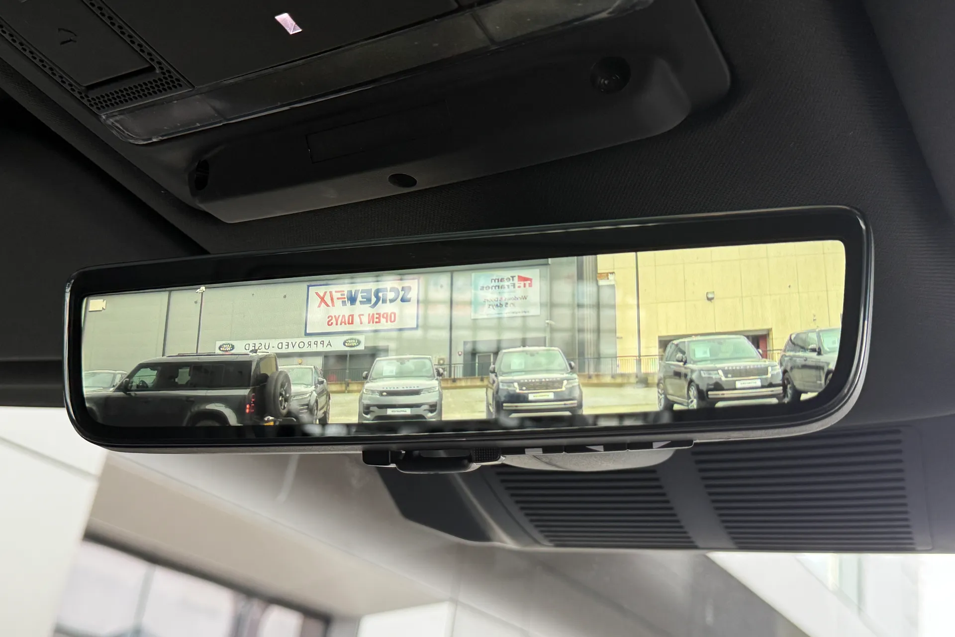 LAND ROVER Defender 110 thumbnail image number 32