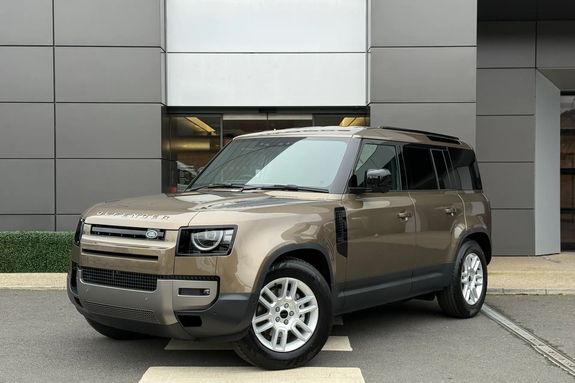 LAND ROVER Defender 110 thumbnail image number 9