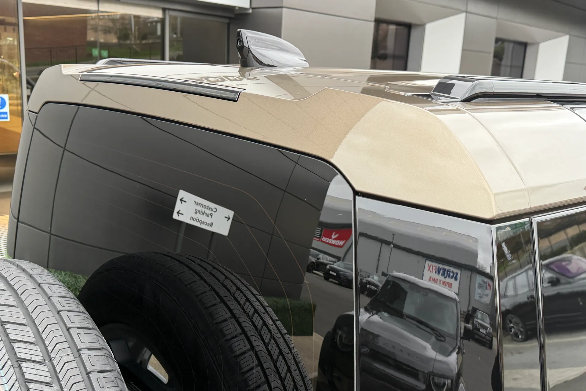 LAND ROVER Defender 110 thumbnail image number 20