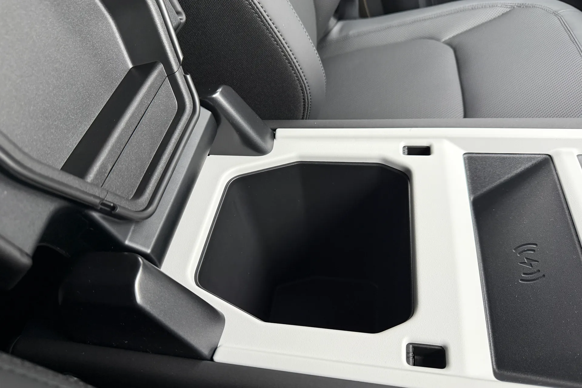 LAND ROVER Defender 110 thumbnail image number 35