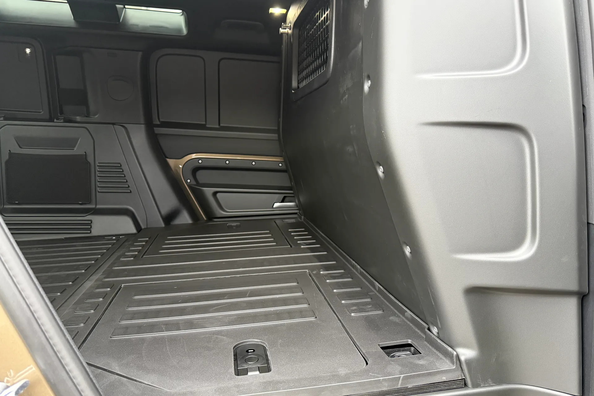 LAND ROVER Defender 110 thumbnail image number 44