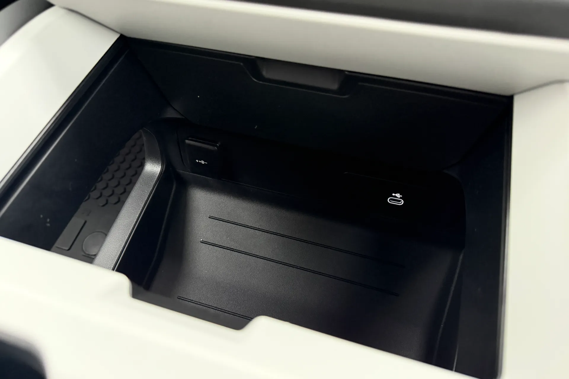 LAND ROVER Defender 110 thumbnail image number 34