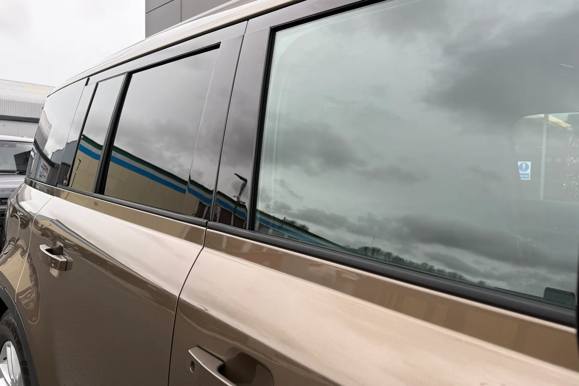 LAND ROVER Defender 110 thumbnail image number 21