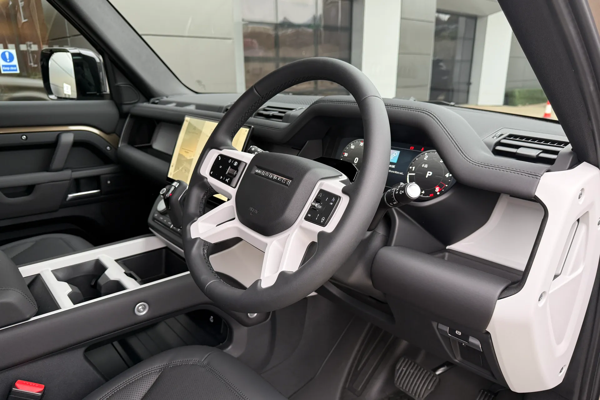 LAND ROVER Defender 110 thumbnail image number 16