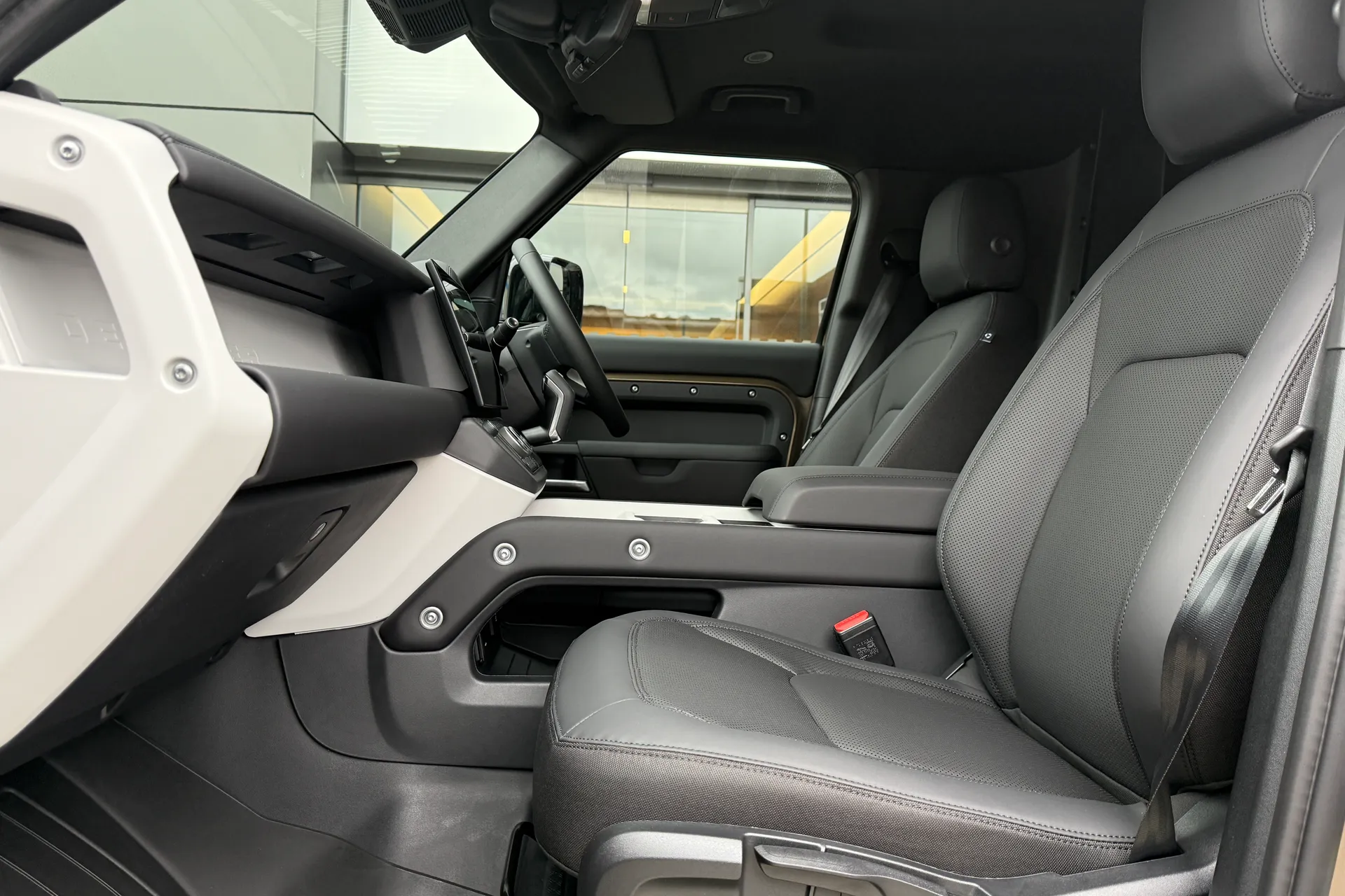 LAND ROVER Defender 110 thumbnail image number 49