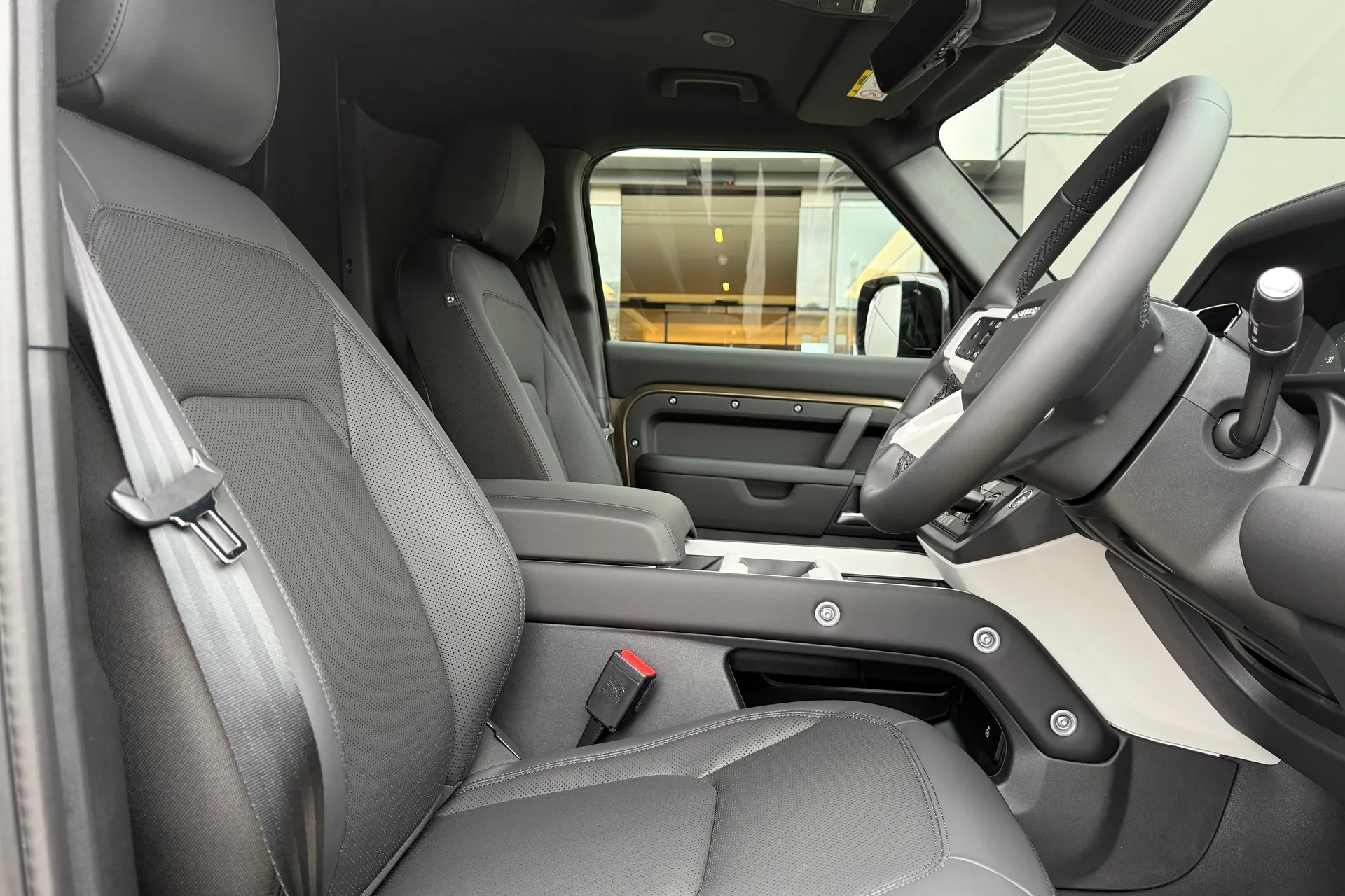 LAND ROVER Defender 110 thumbnail image number 17