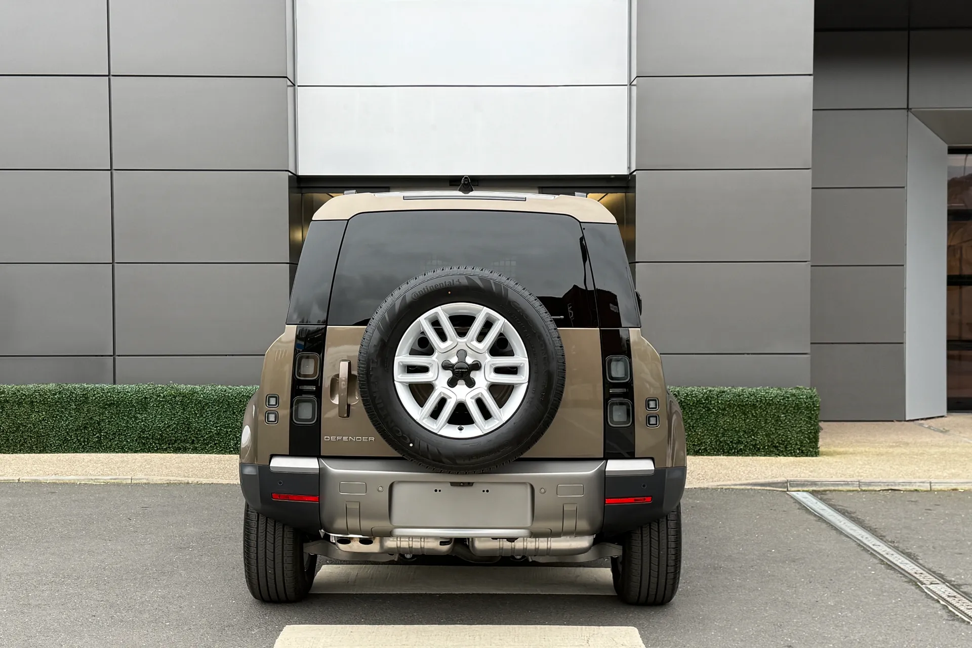 LAND ROVER Defender 110 thumbnail image number 12