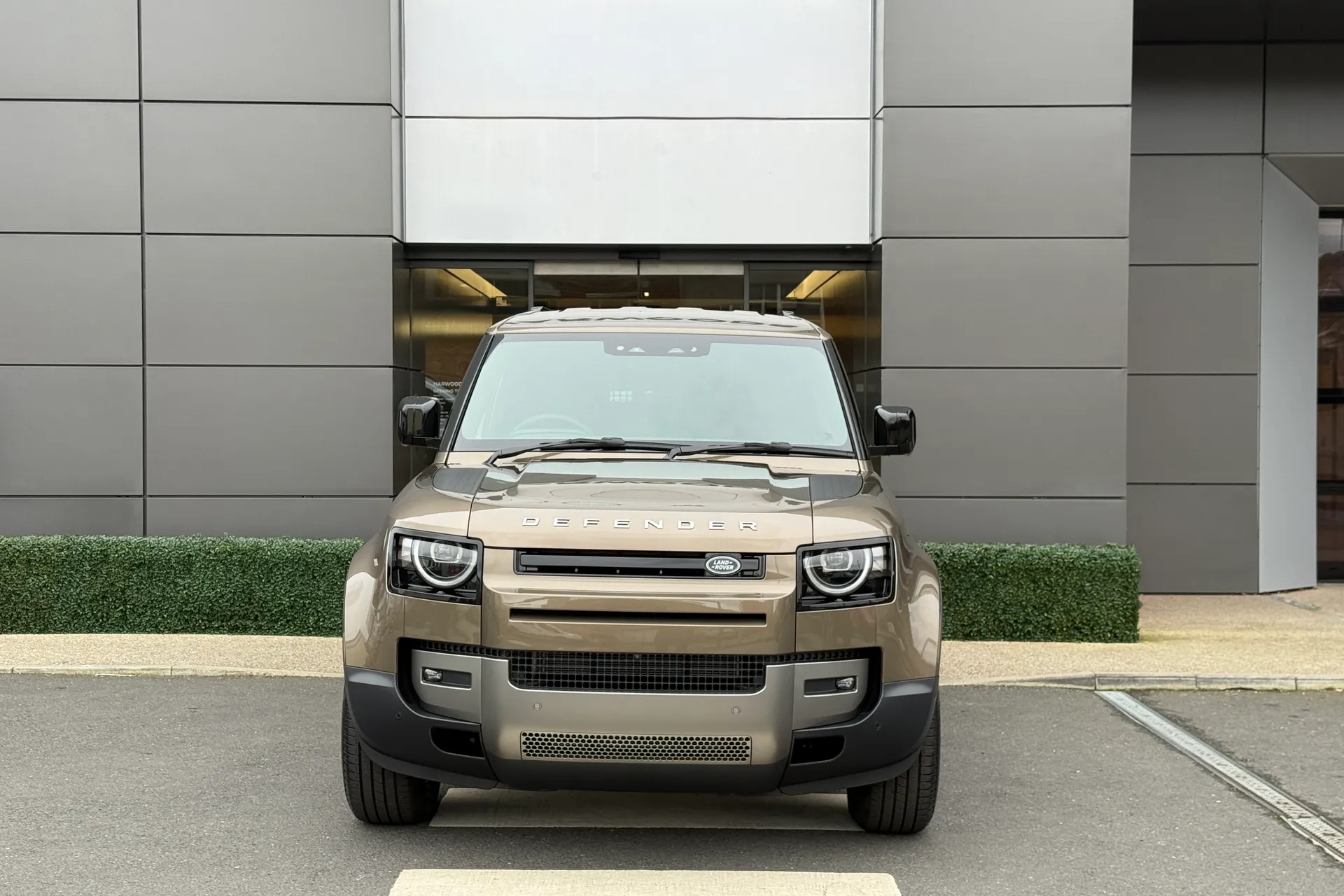 LAND ROVER Defender 110 thumbnail image number 6