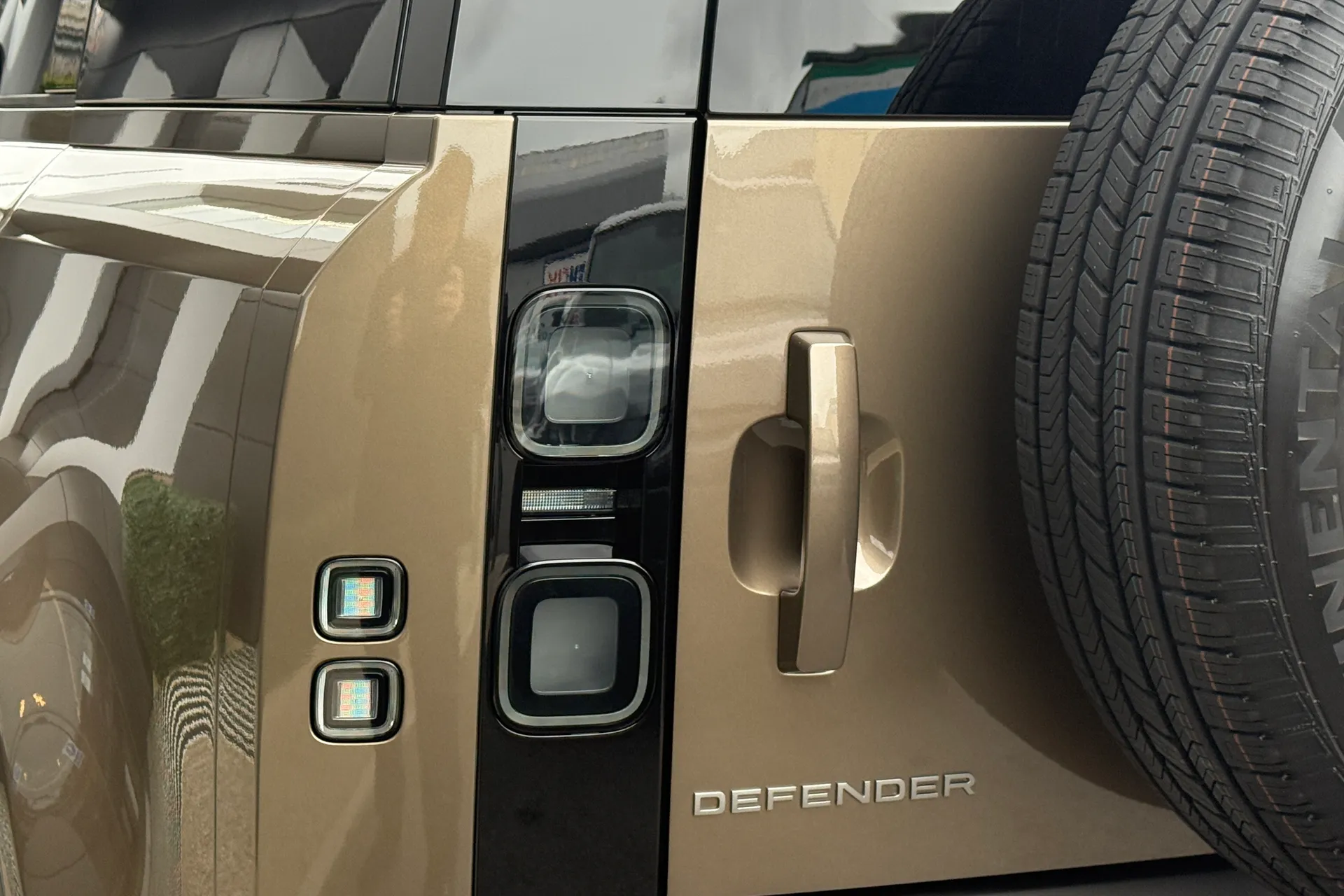 LAND ROVER Defender 110 thumbnail image number 19