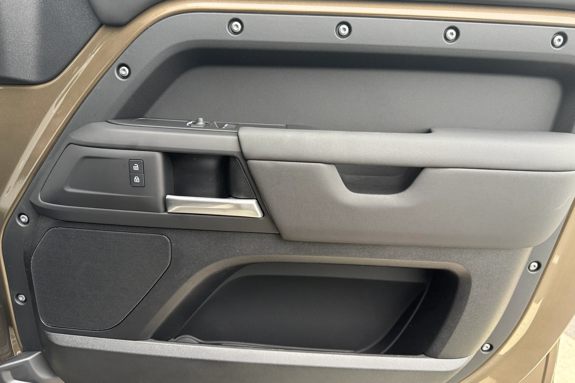 LAND ROVER Defender 110 thumbnail image number 43