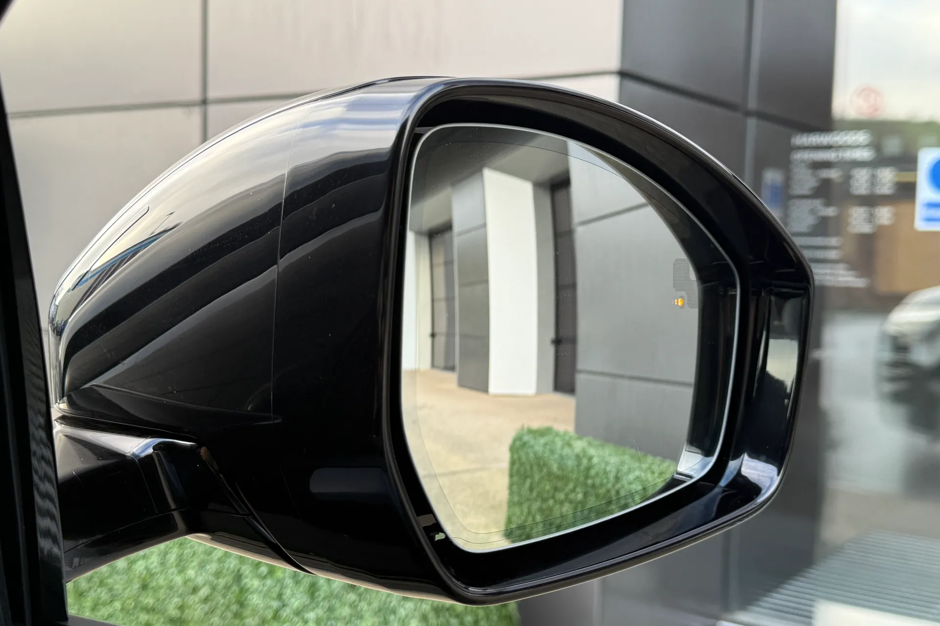 LAND ROVER RANGE ROVER EVOQUE thumbnail image number 28