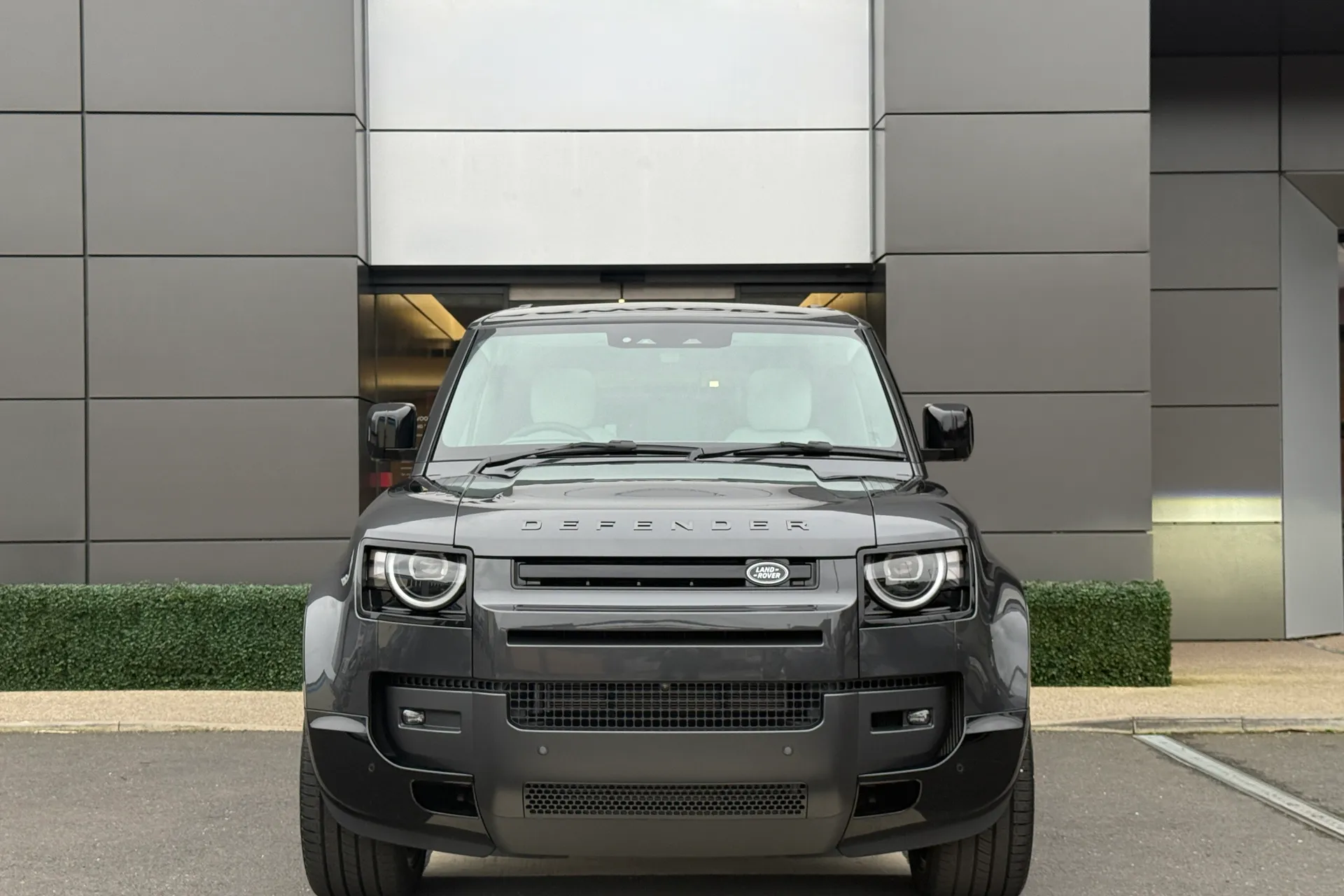 LAND ROVER Defender 110 thumbnail image number 9