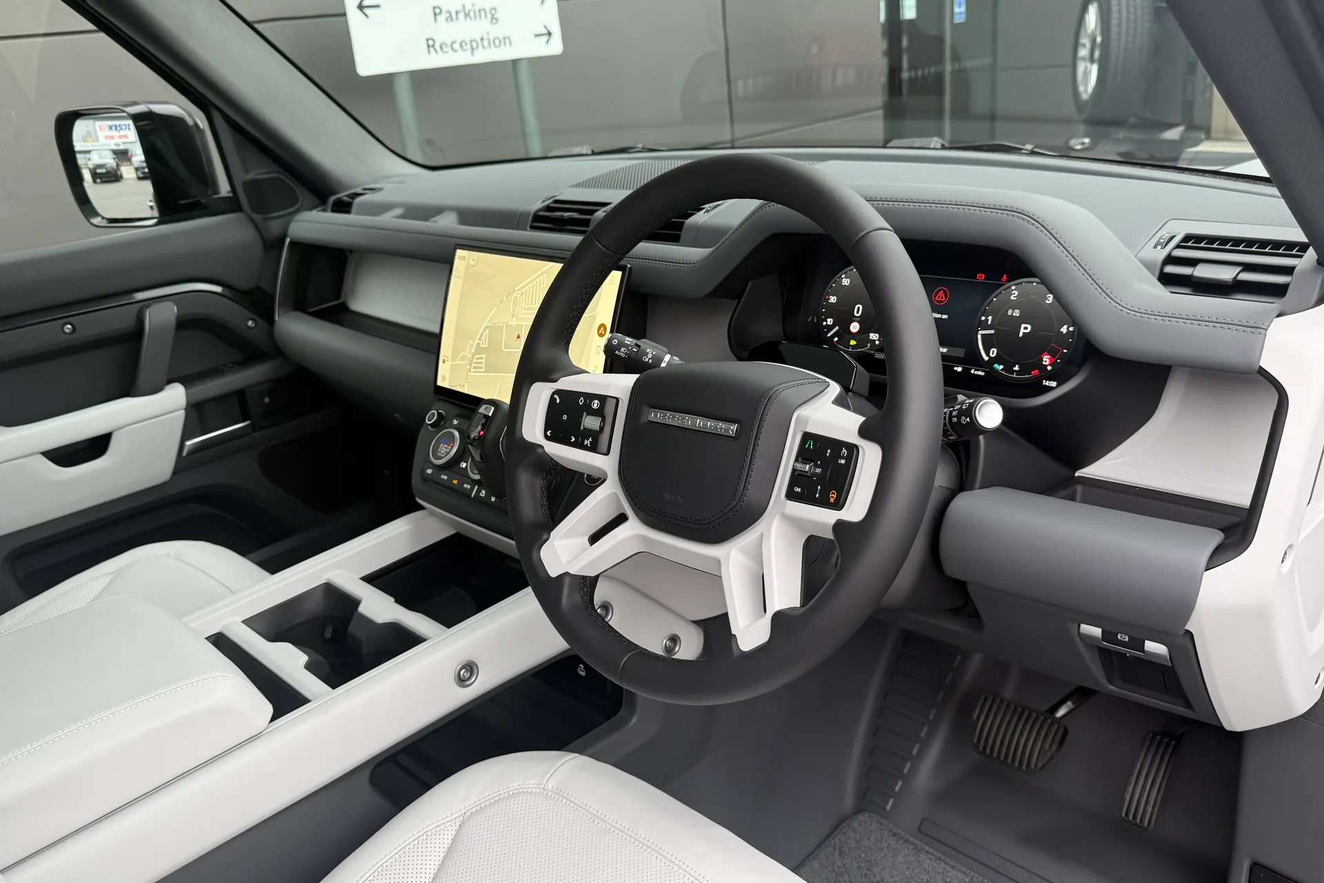 LAND ROVER Defender 110 thumbnail image number 16