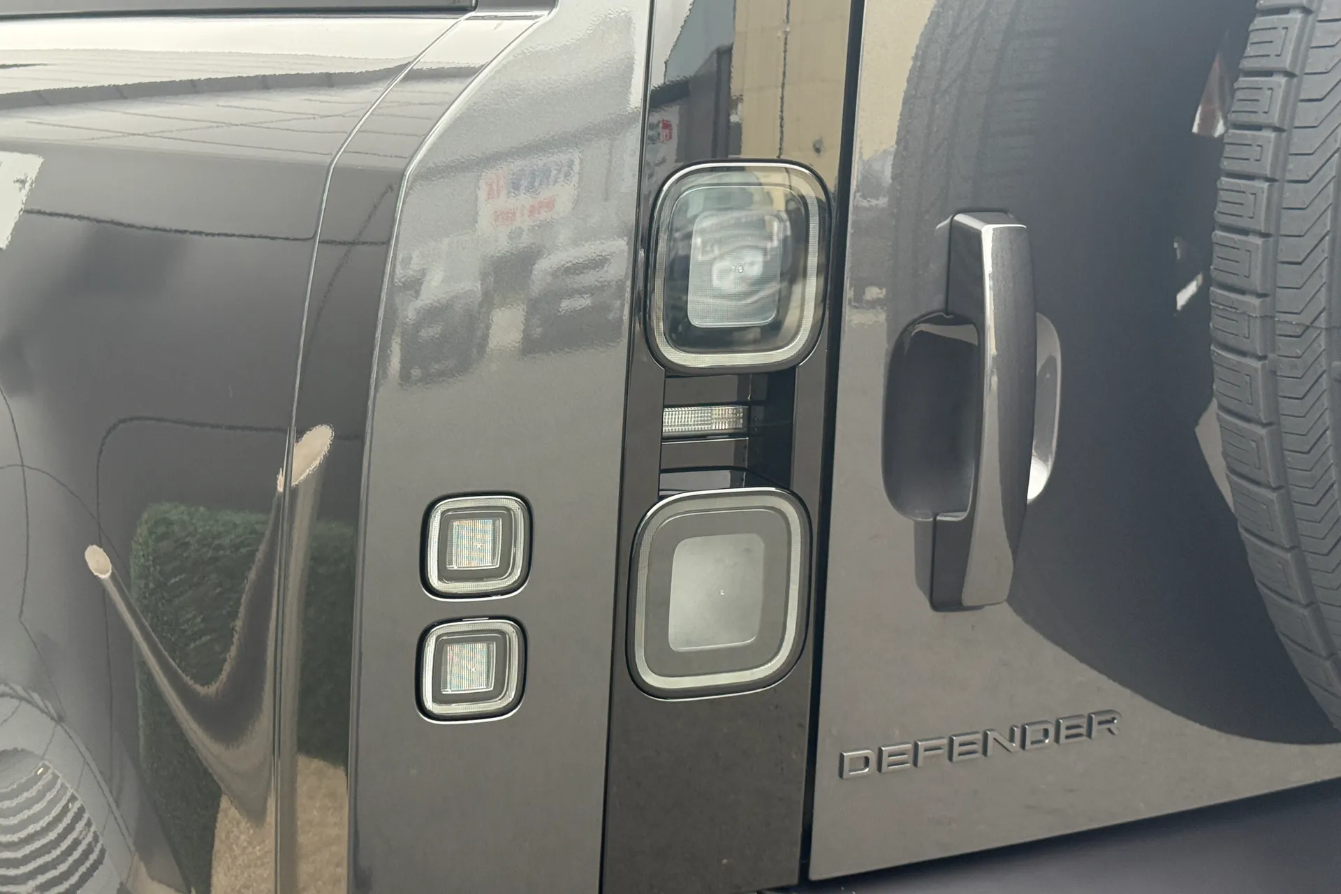 LAND ROVER Defender 110 thumbnail image number 37