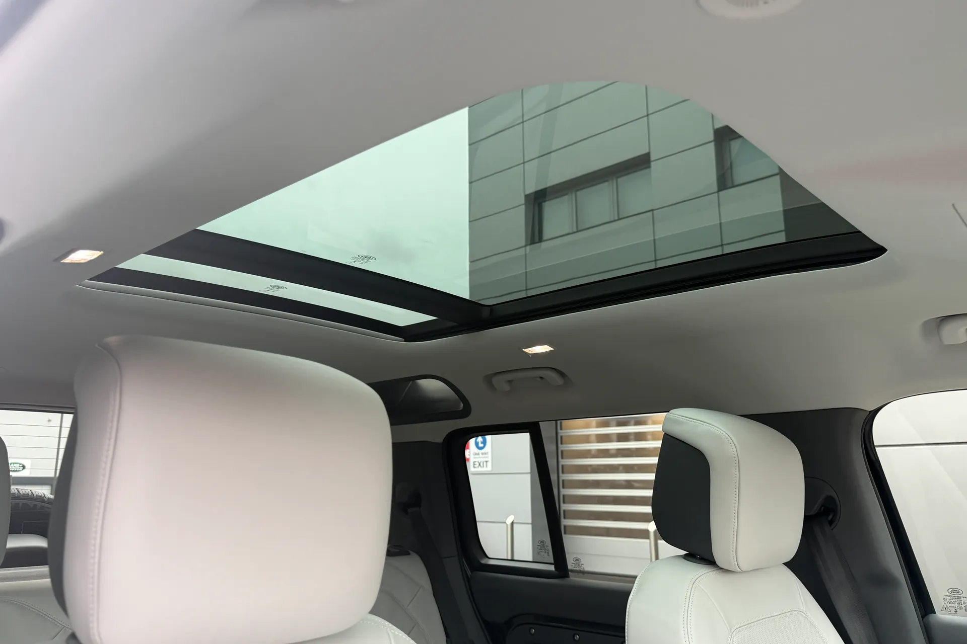 LAND ROVER Defender 110 thumbnail image number 12