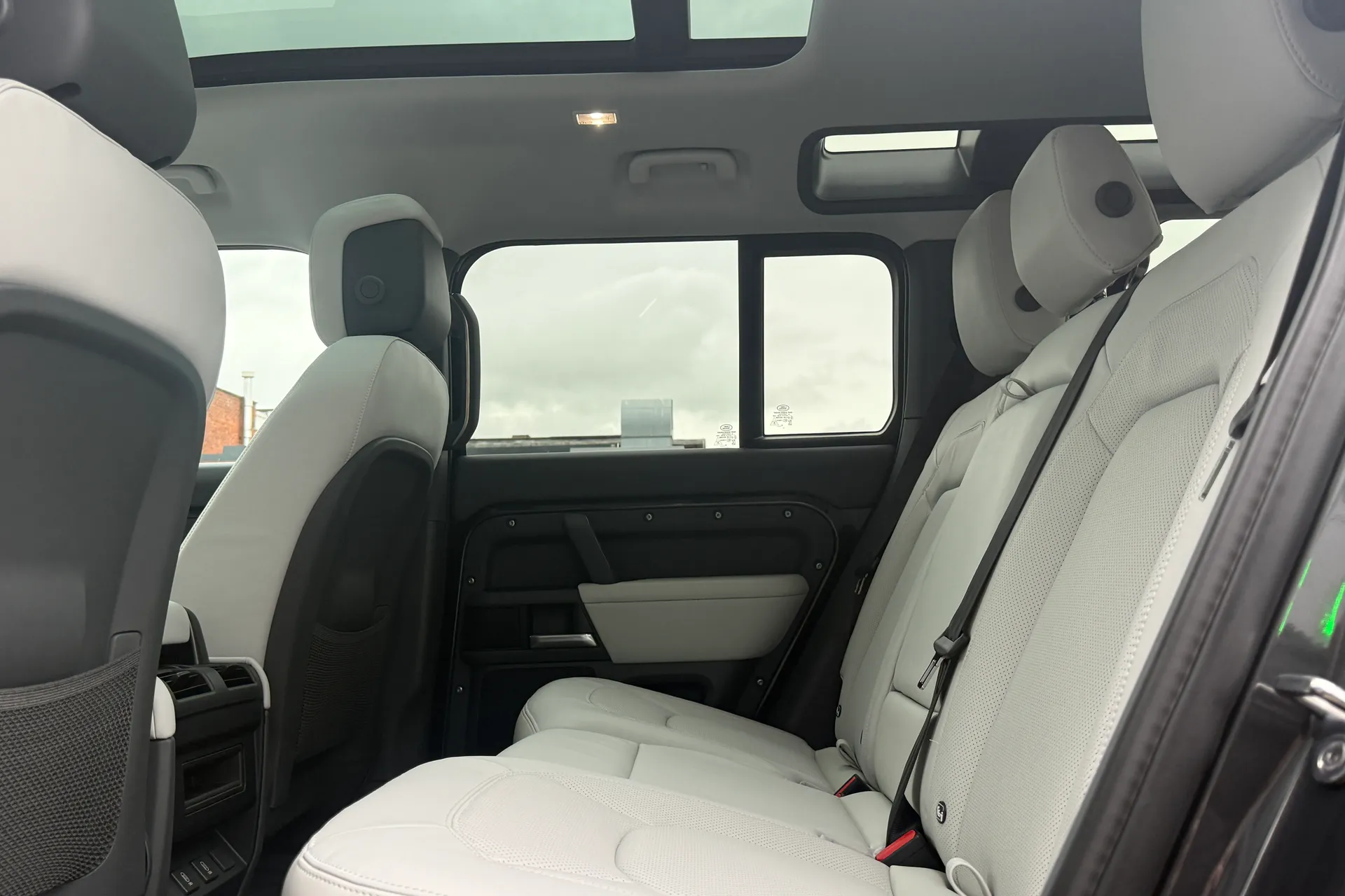 LAND ROVER Defender 110 thumbnail image number 52