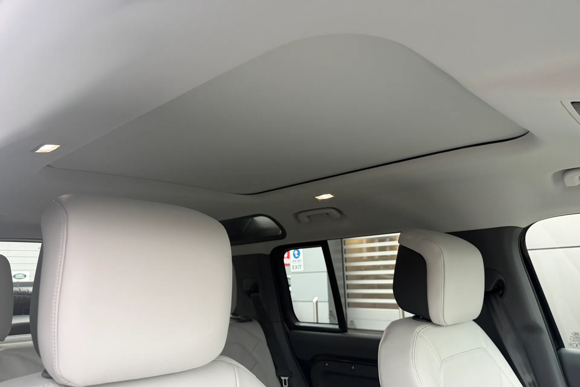 LAND ROVER Defender 110 thumbnail image number 11