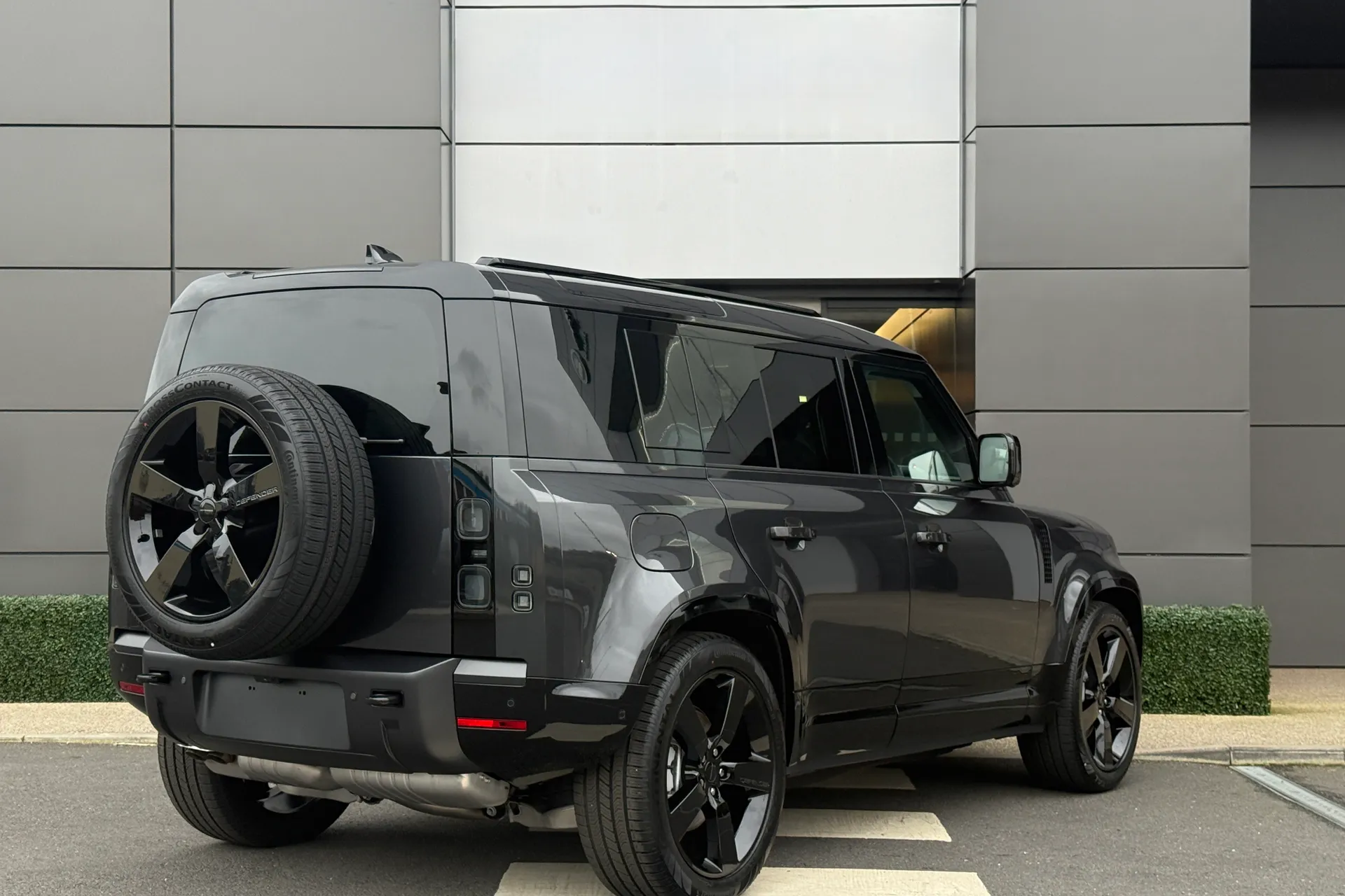 LAND ROVER Defender 110 thumbnail image number 10