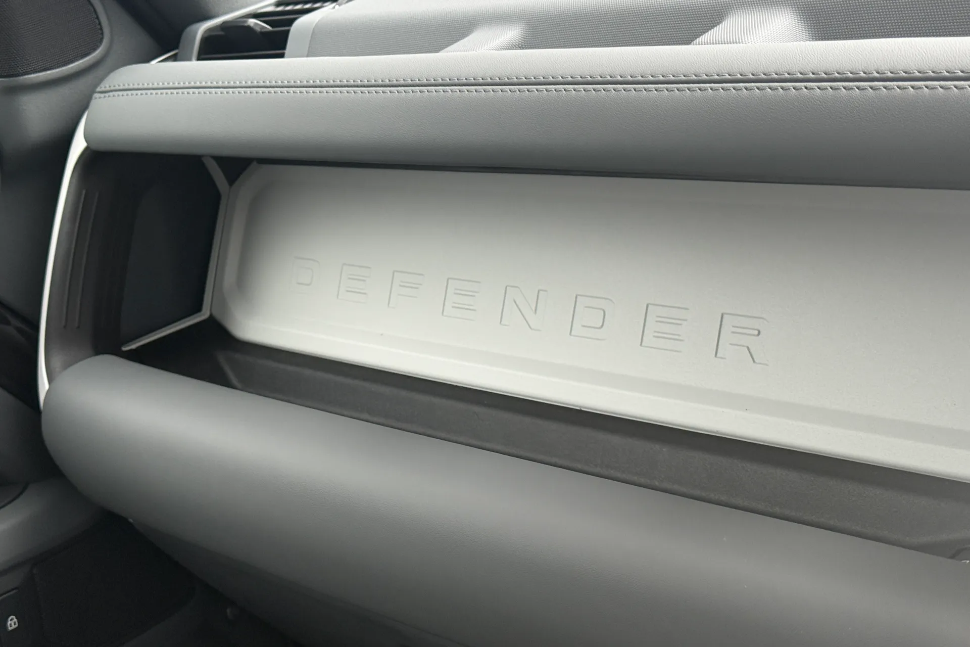 LAND ROVER Defender 110 thumbnail image number 35