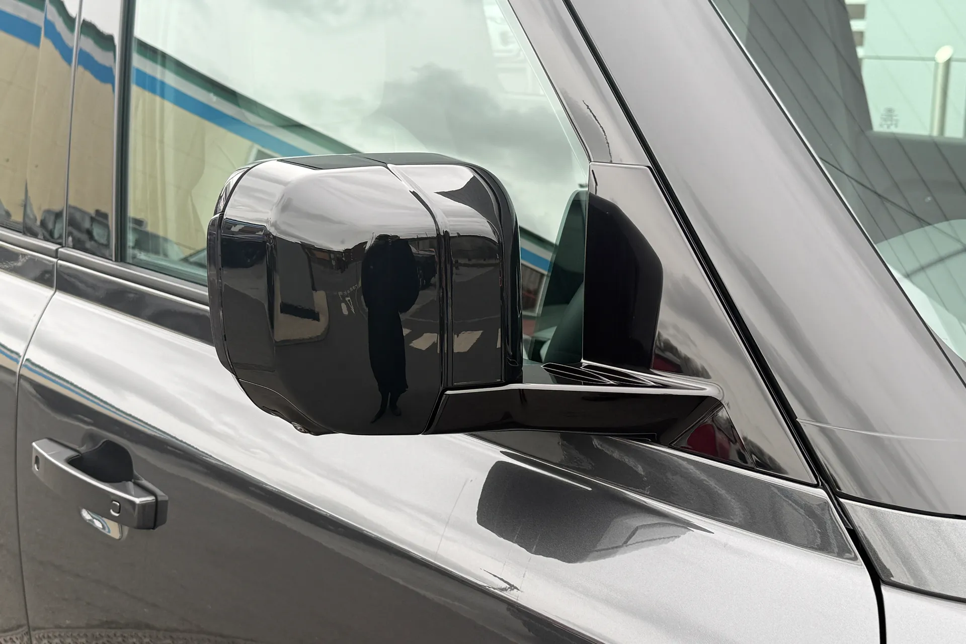 LAND ROVER Defender 110 thumbnail image number 27