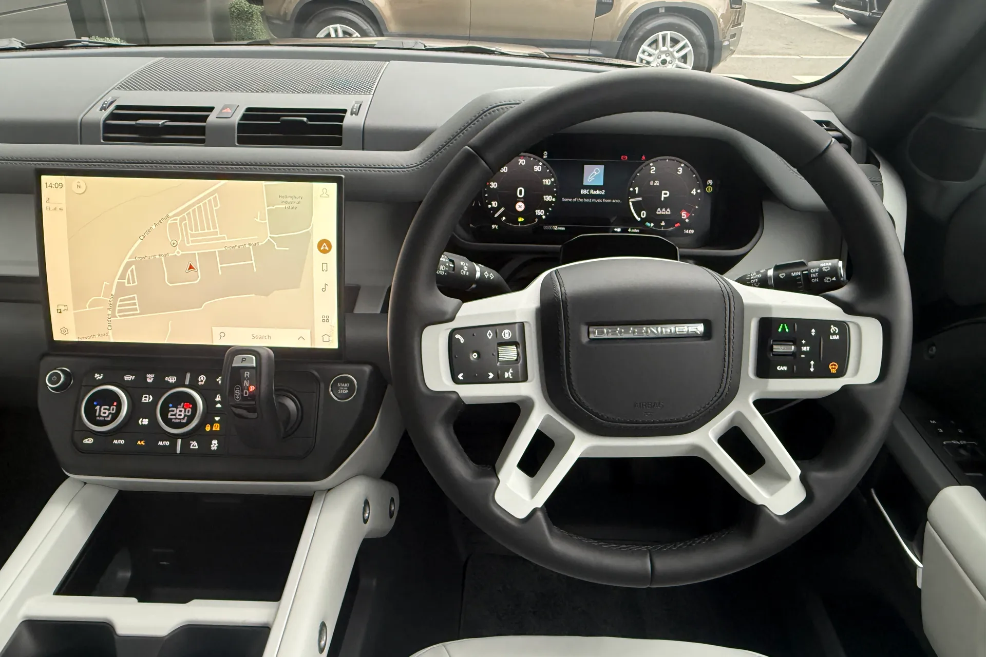 LAND ROVER Defender 110 thumbnail image number 29