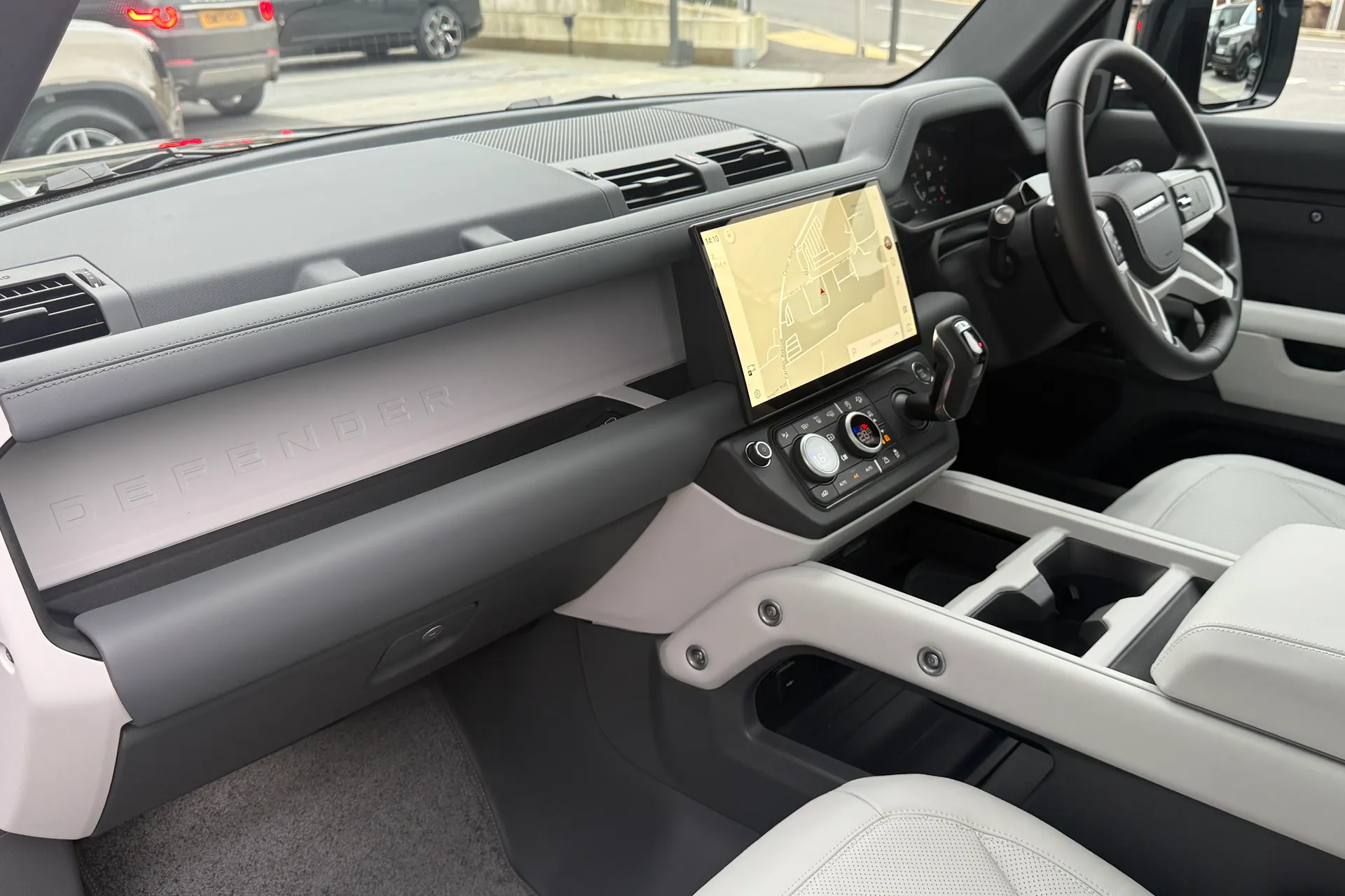 LAND ROVER Defender 110 thumbnail image number 48