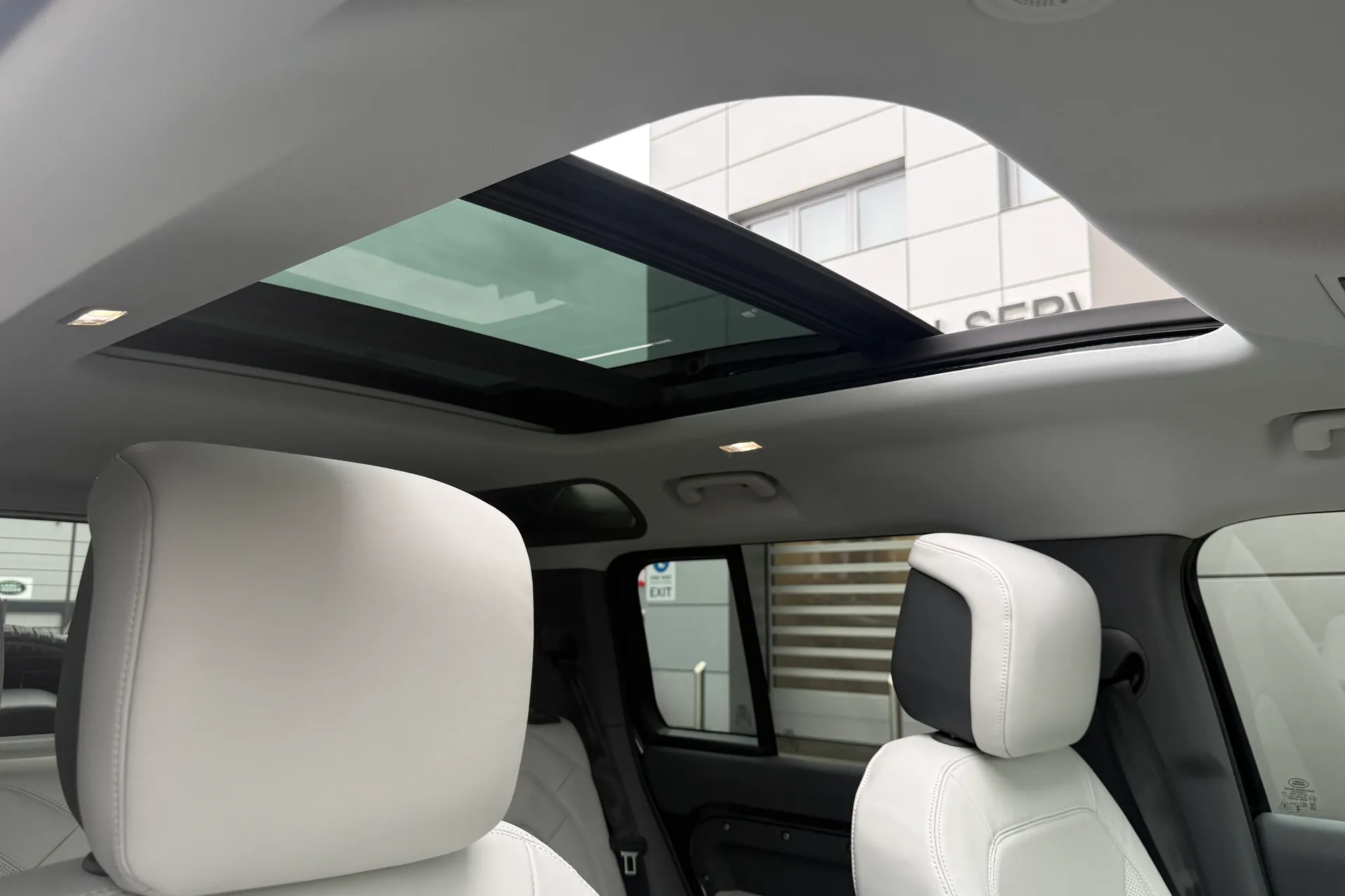 LAND ROVER Defender 110 thumbnail image number 13