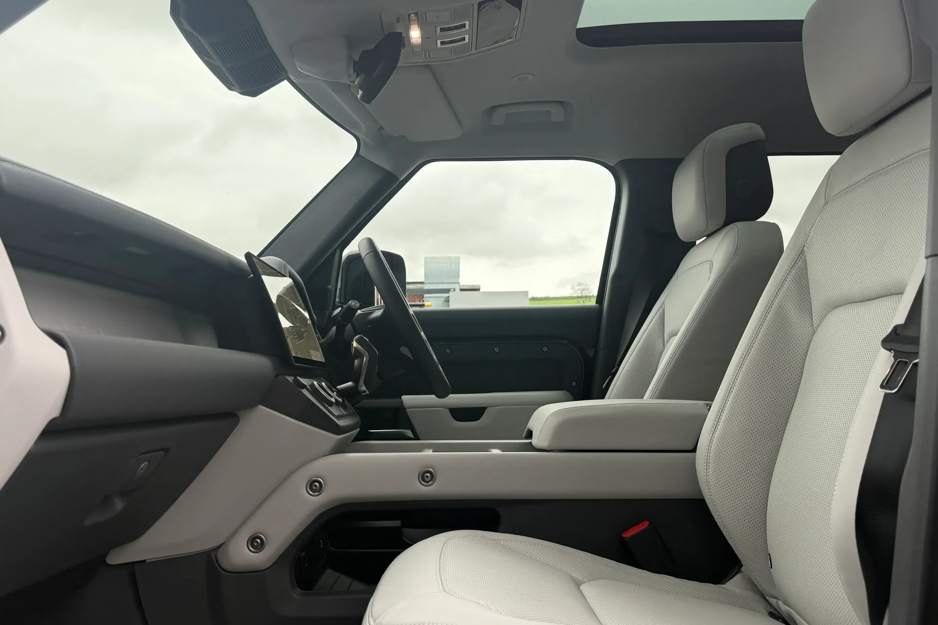 LAND ROVER Defender 110 thumbnail image number 49