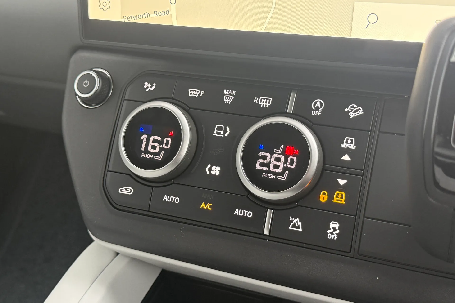 LAND ROVER Defender 110 thumbnail image number 53