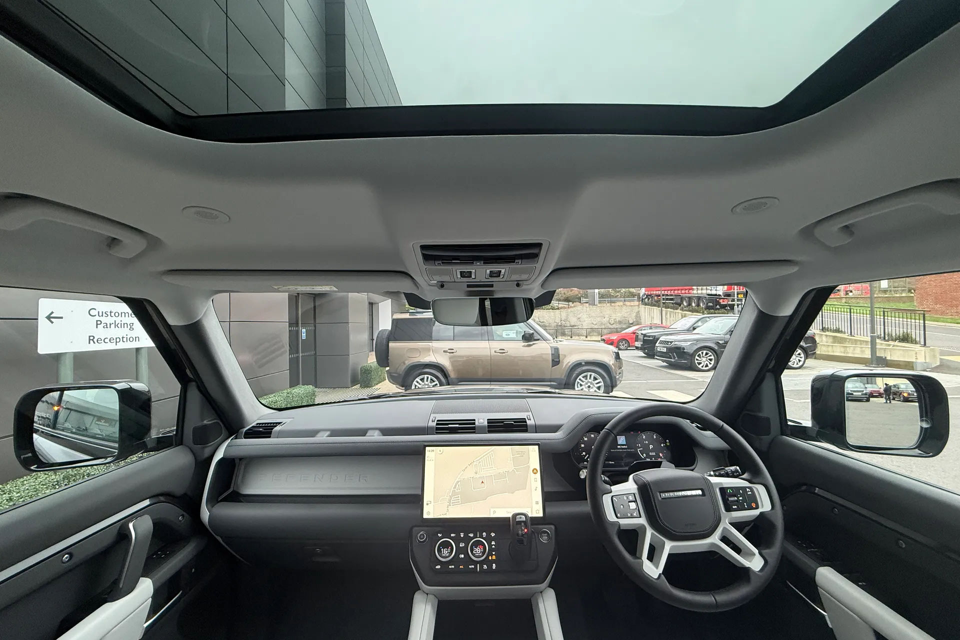 LAND ROVER Defender 110 thumbnail image number 3