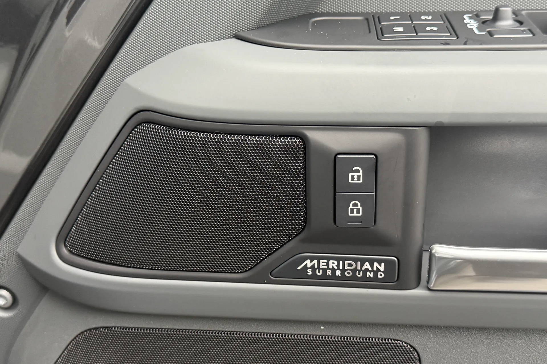 LAND ROVER Defender 110 thumbnail image number 21