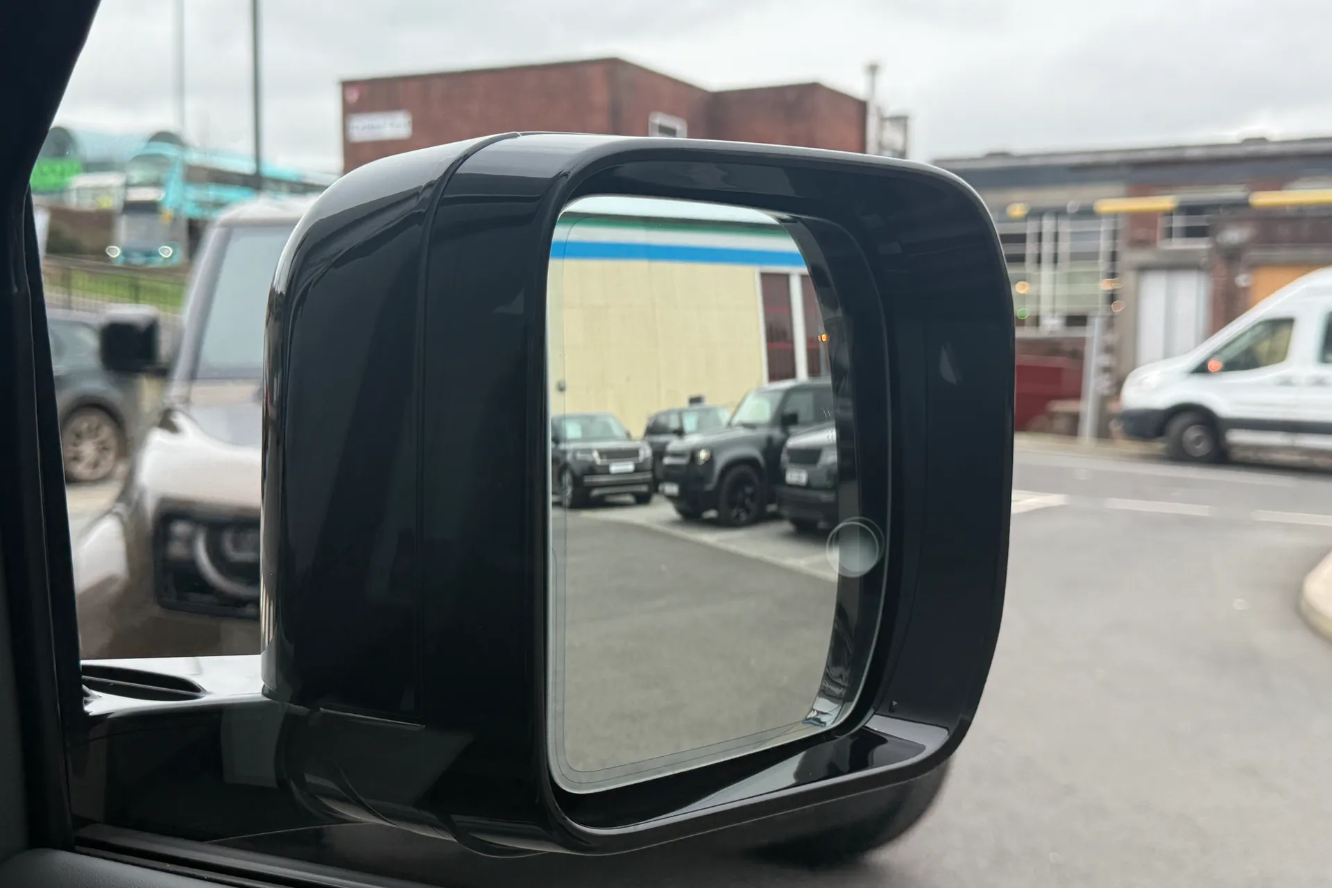 LAND ROVER Defender 110 thumbnail image number 8