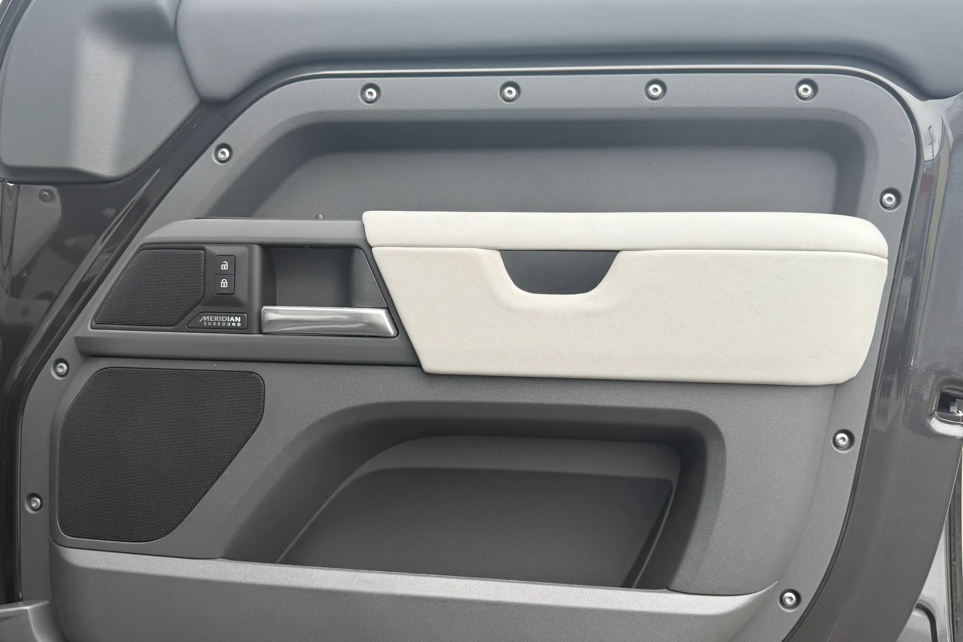 LAND ROVER Defender 110 thumbnail image number 20