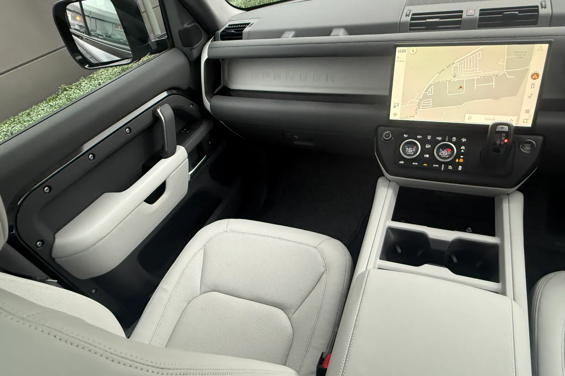 LAND ROVER Defender 110 thumbnail image number 46