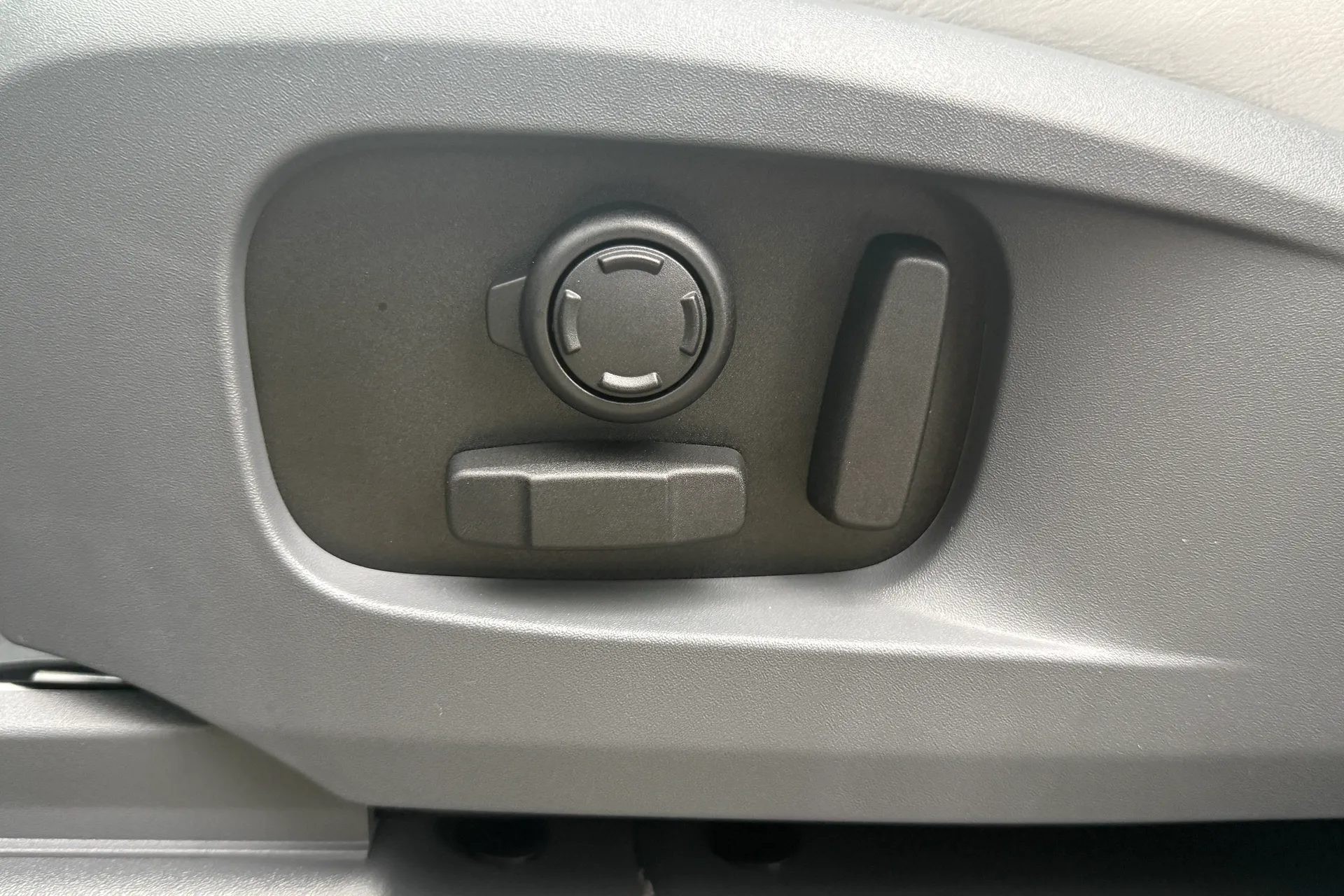 LAND ROVER Defender 110 thumbnail image number 51